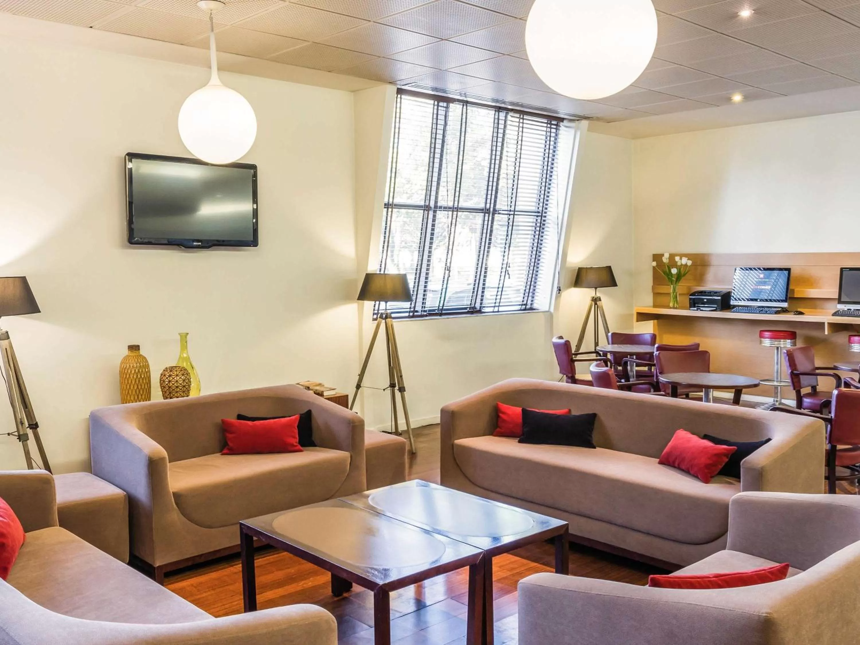 Lounge or bar in Hotel Ibis Coimbra Centro