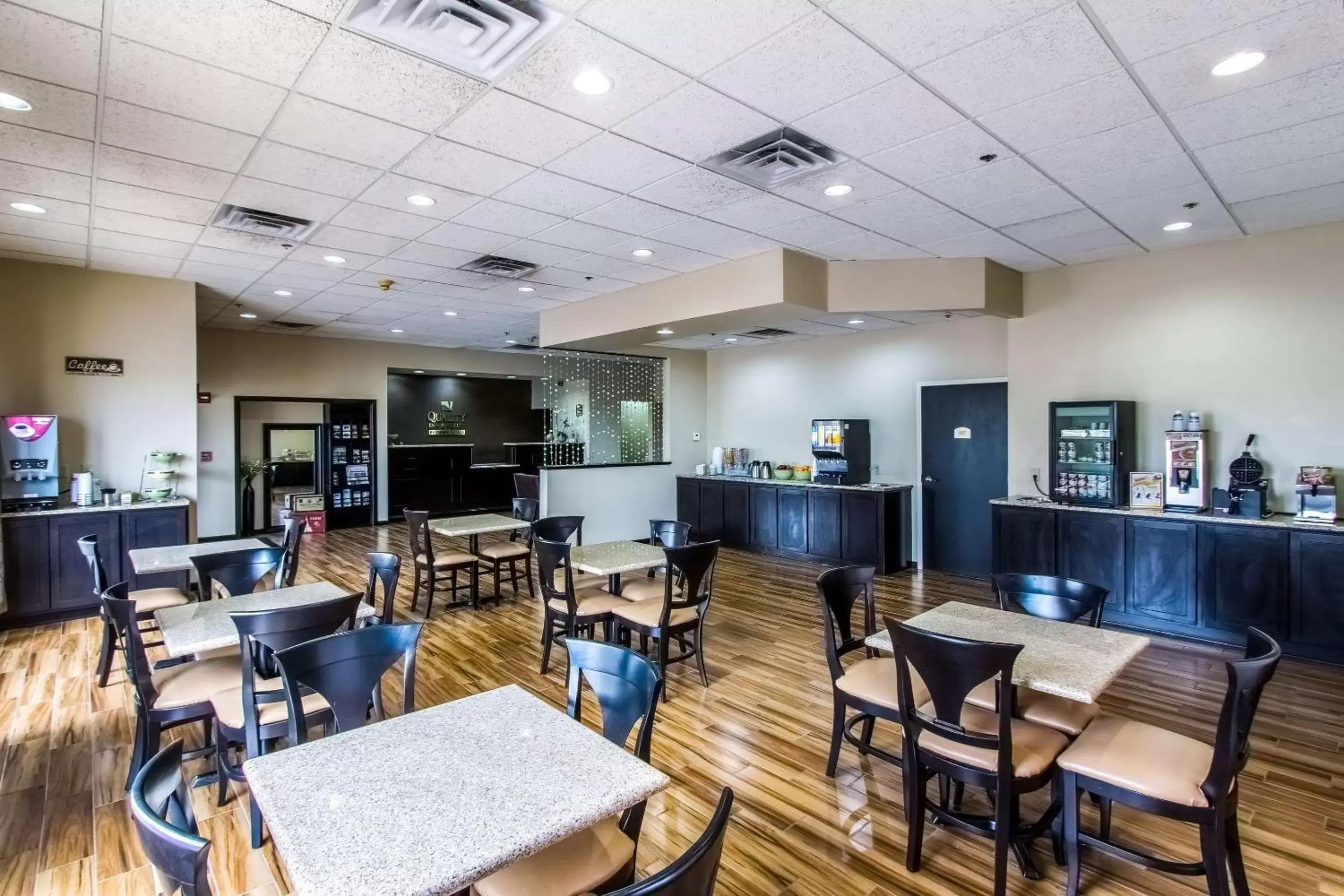 Restaurant/Places to Eat in Quality Inn & Suites Moline