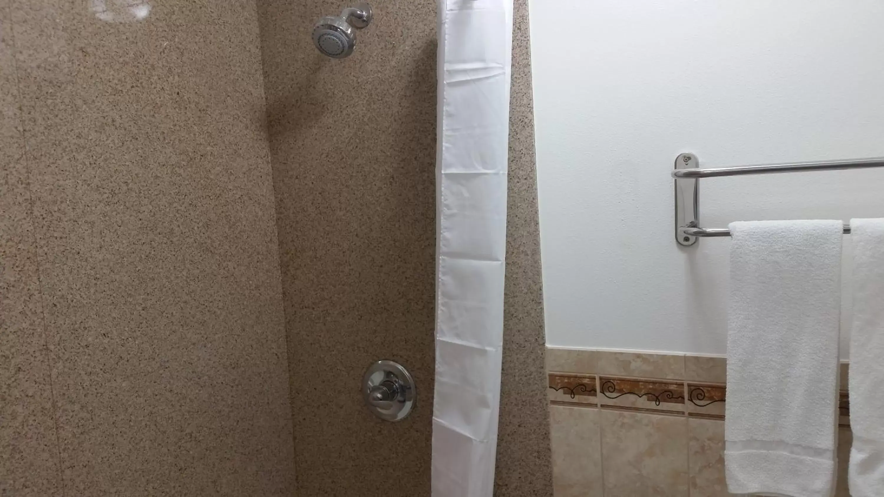 Shower, Bathroom in Kona Inn Motel Anaheim