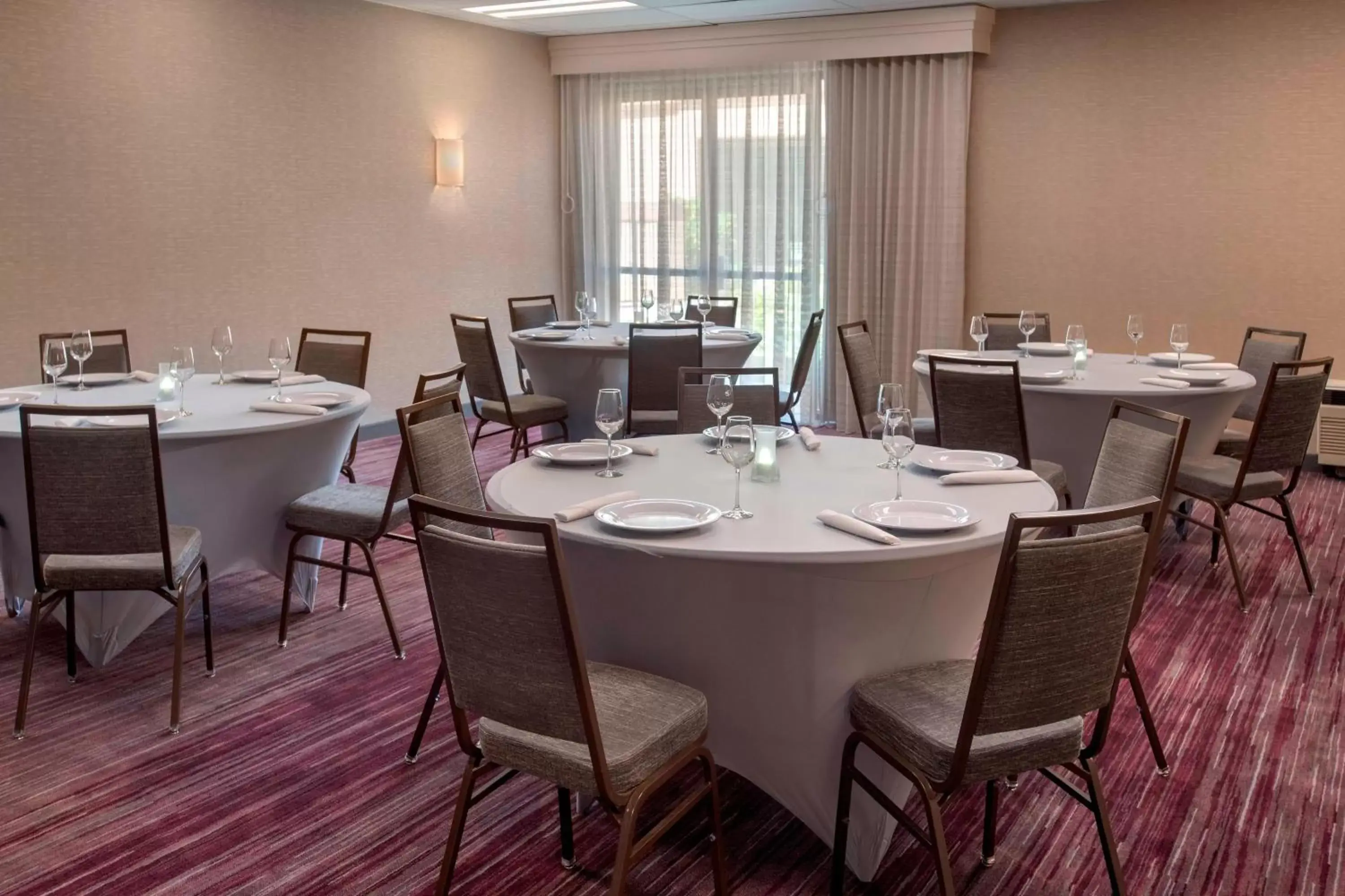 Meeting/conference room, Restaurant/Places to Eat in Courtyard by Marriott Rye