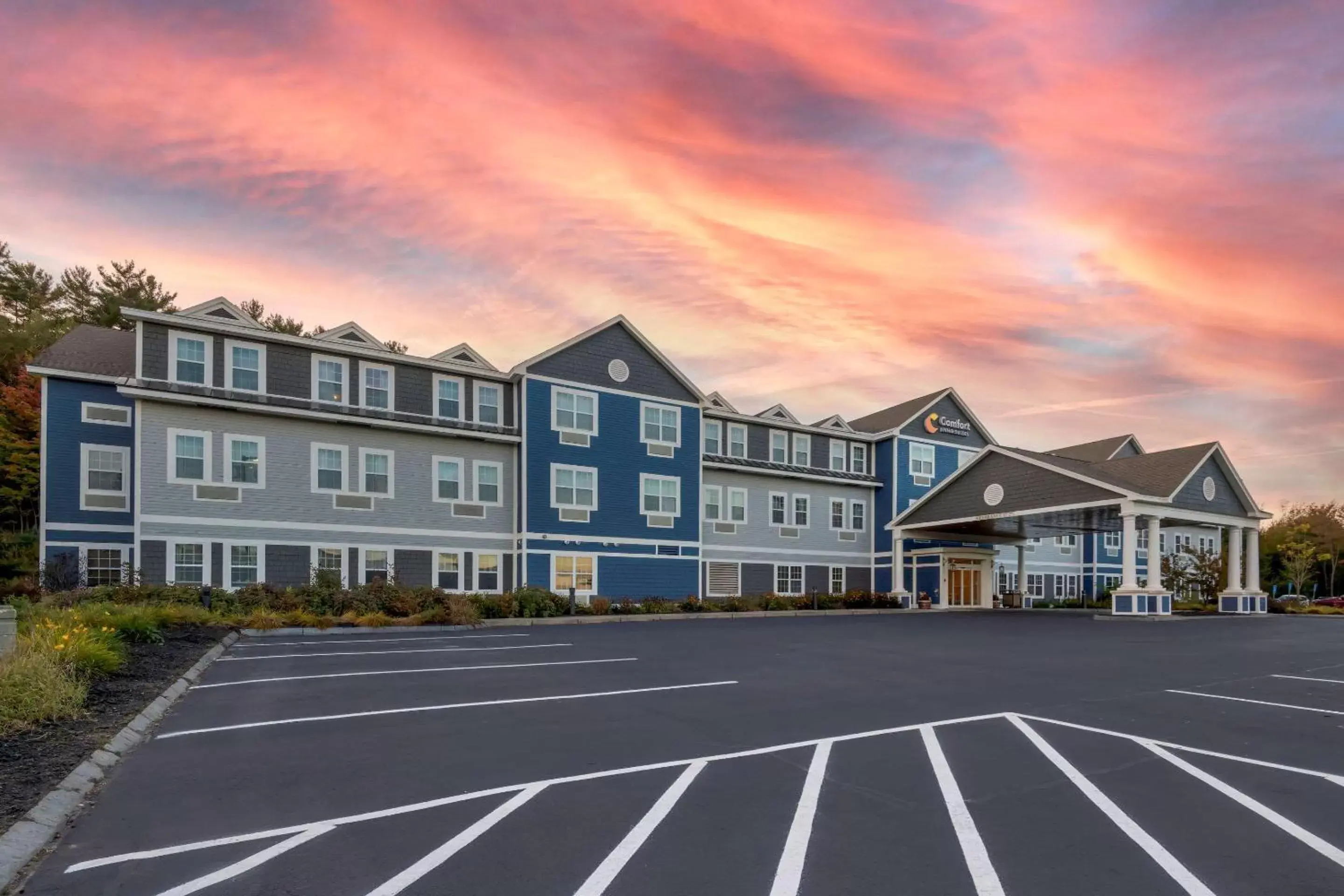 Property Building in Comfort Inn & Suites Wilton