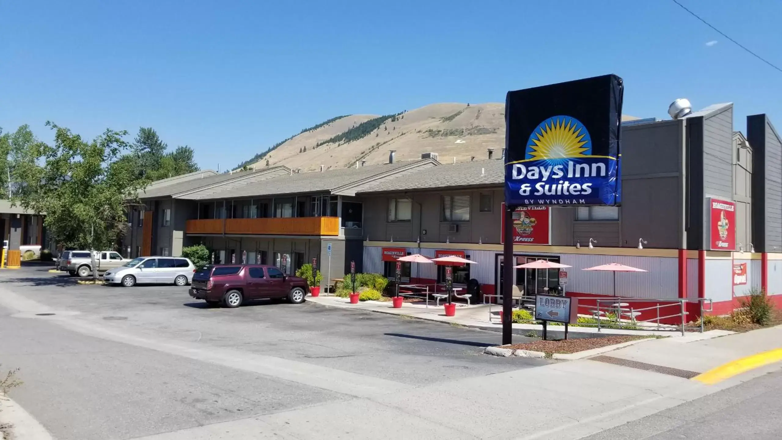 Property Building in Days Inn and Suites by Wyndham Downtown Missoula-University