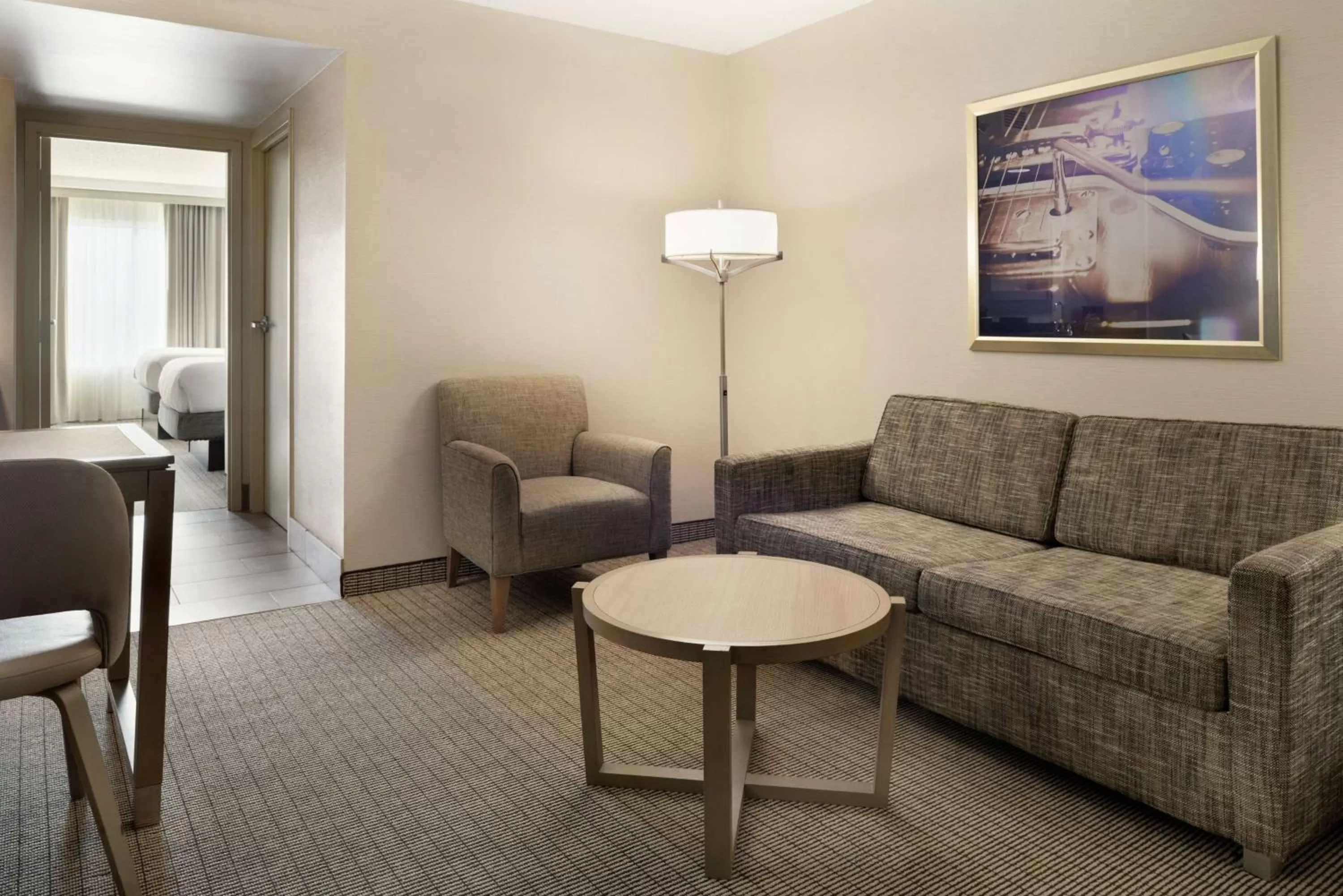 Living room in Embassy Suites by Hilton Cleveland Rockside