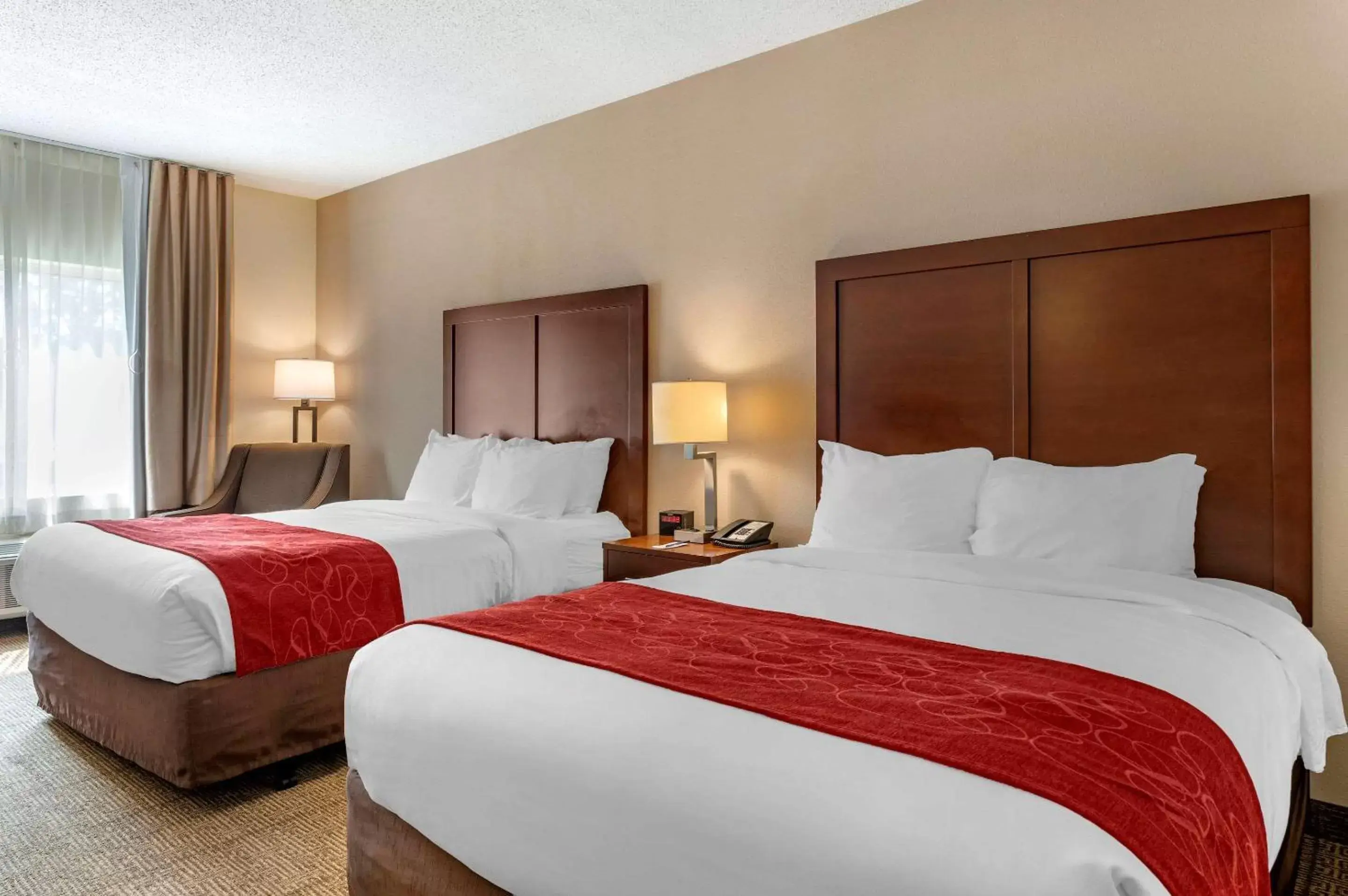 Photo of the whole room, Bed in Comfort Suites Columbus West - Hilliard