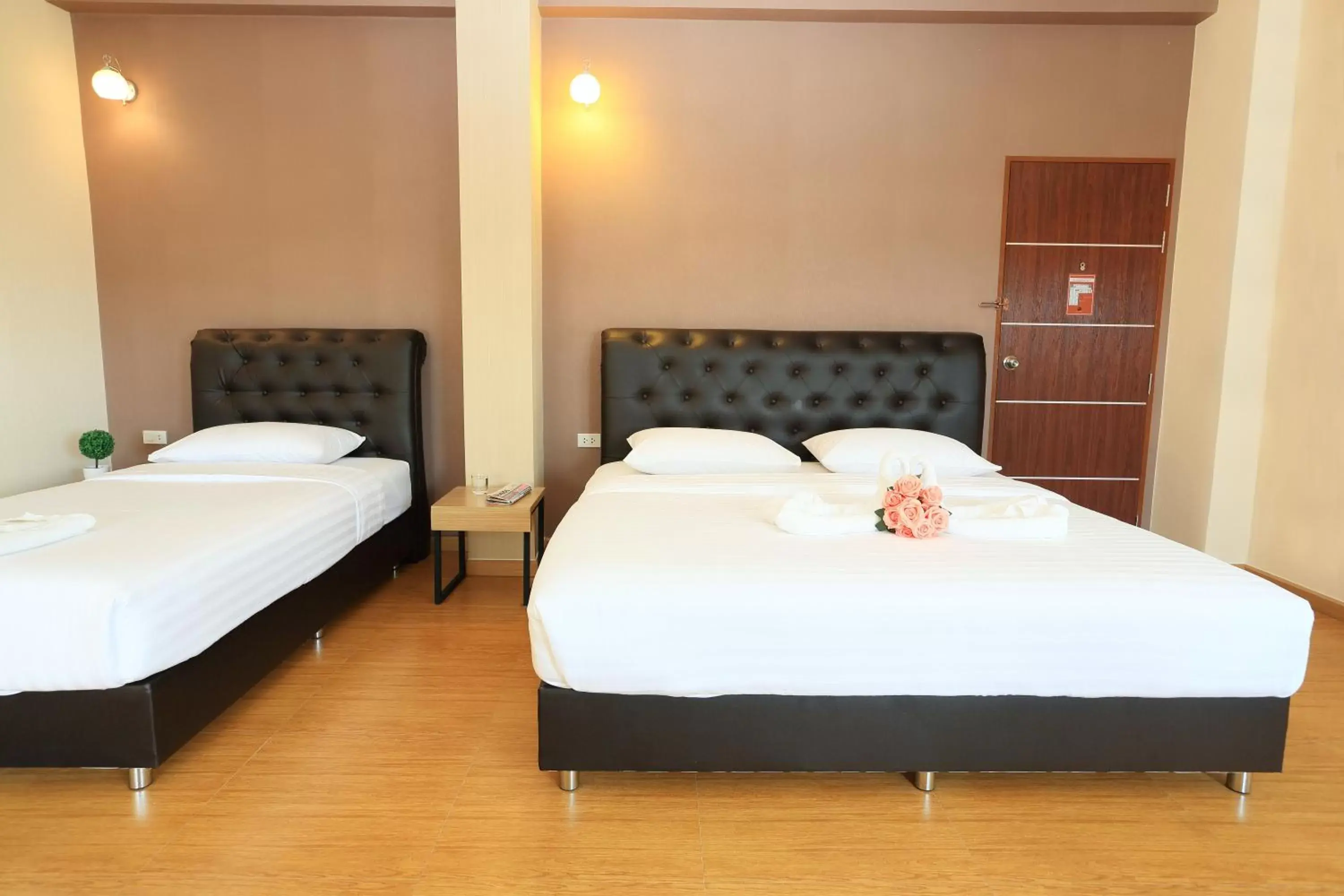 Triple Room with Private Bathroom in Triple Trees Hotel Triple Room with Private Bathroom in Triple Trees Hotel