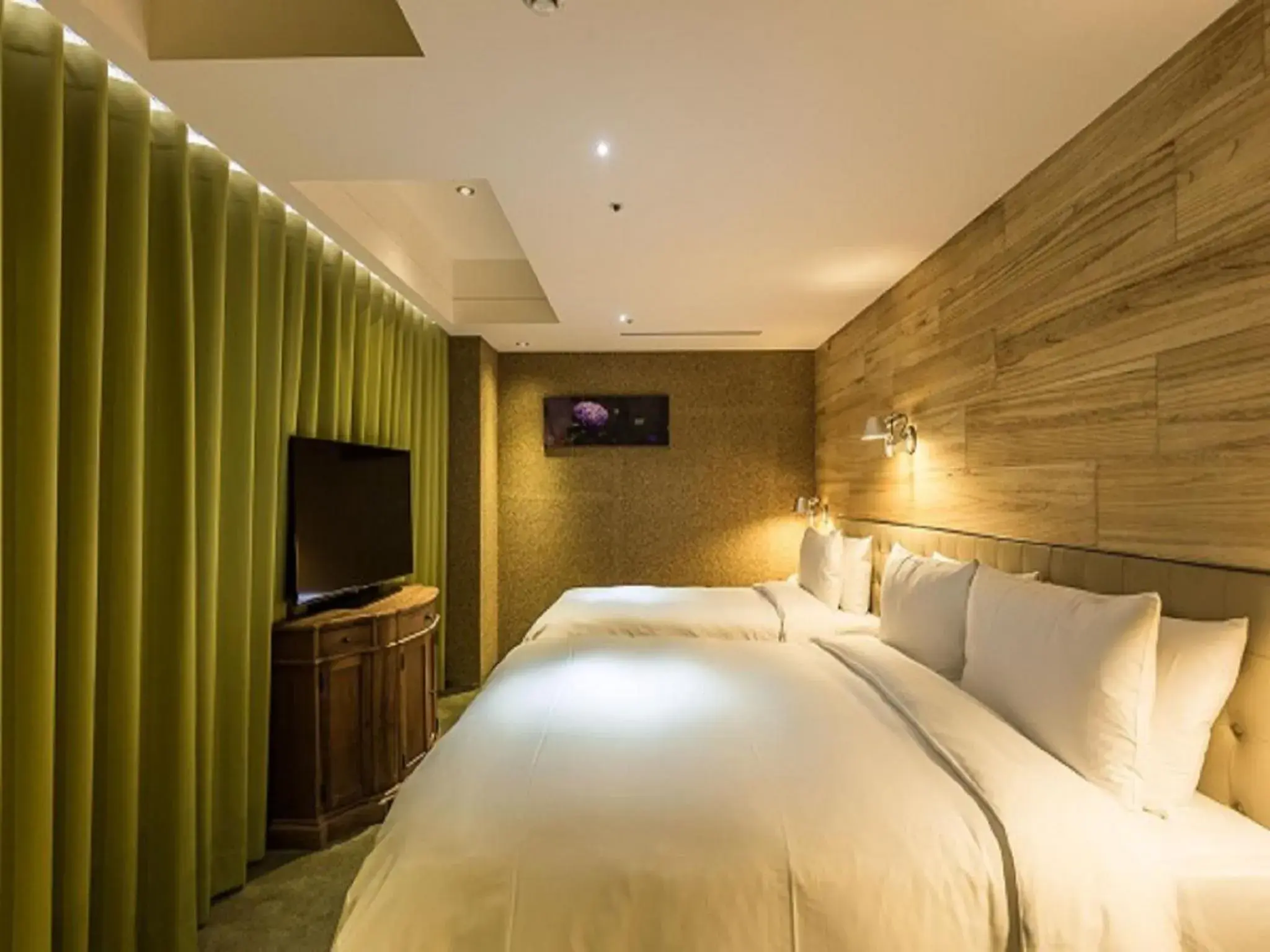 TV and multimedia, Bed in Inhouse Hotel Taichung