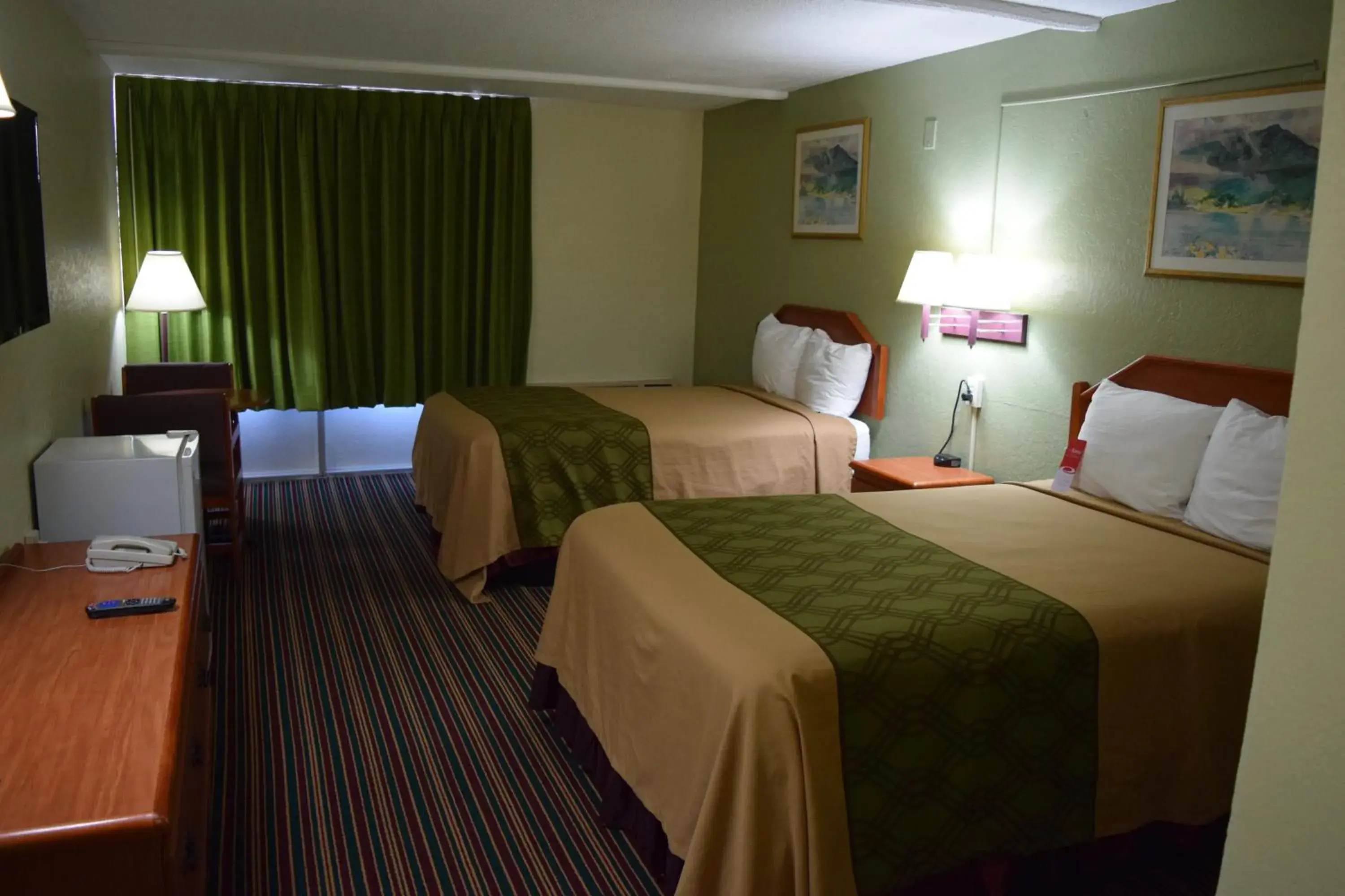 Double Room with Two Double Beds - Smoking in Rodeway Inn Stone Mountain