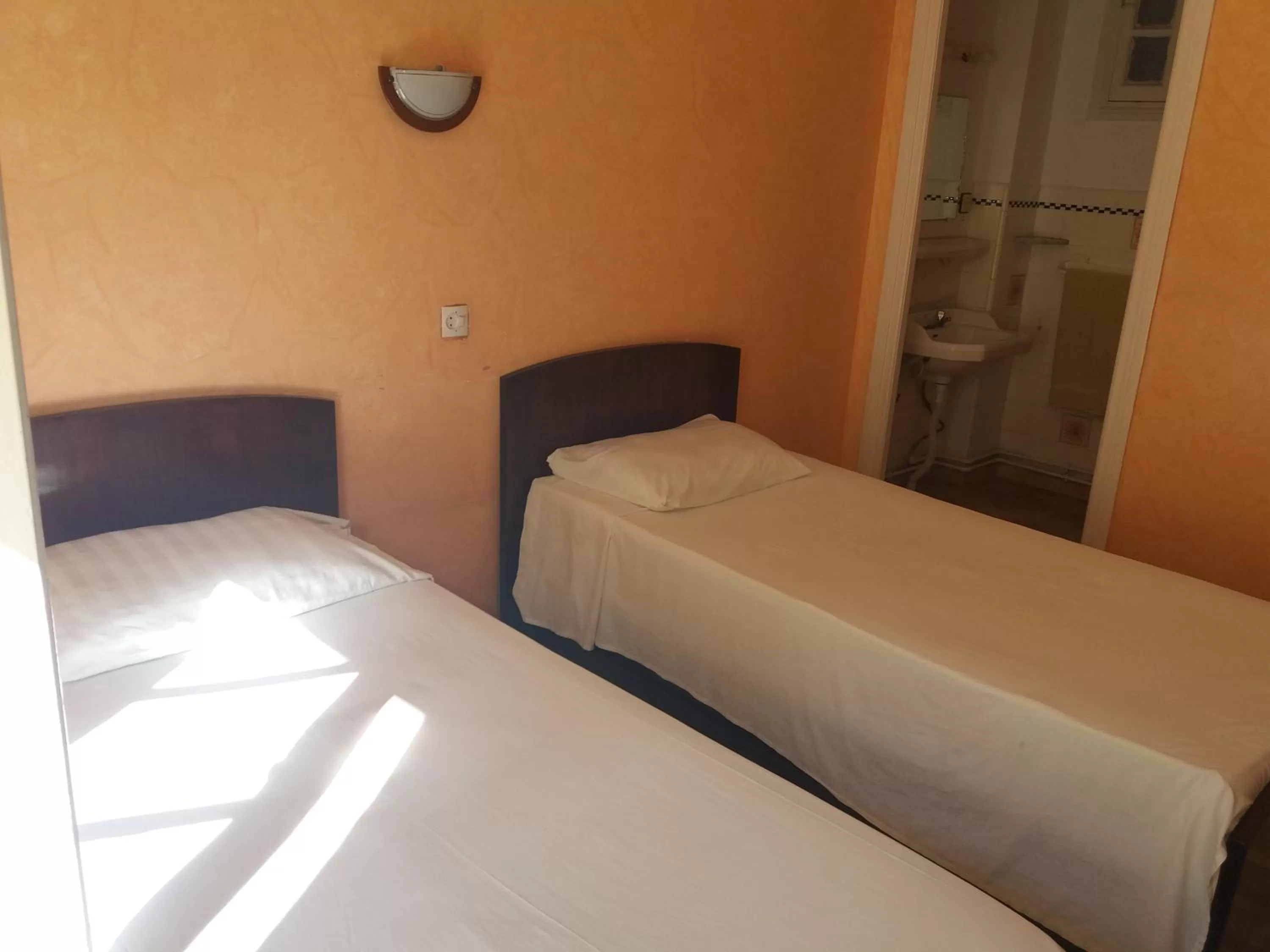 Bed in Hotel Le Gardenia (ex Lutetia)