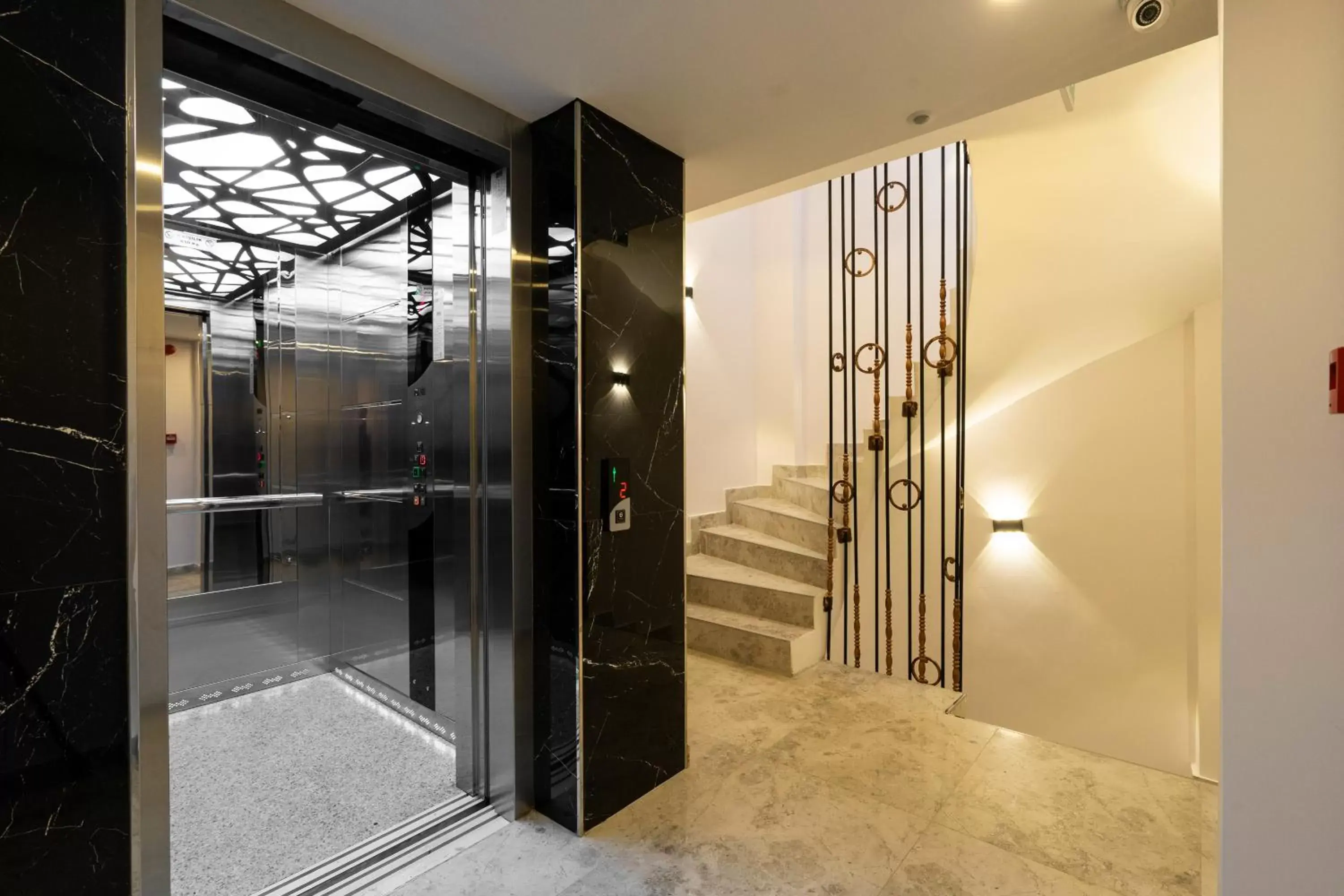 Facility for disabled guests, Bathroom in Castillo Rojo Hotel Istanbul