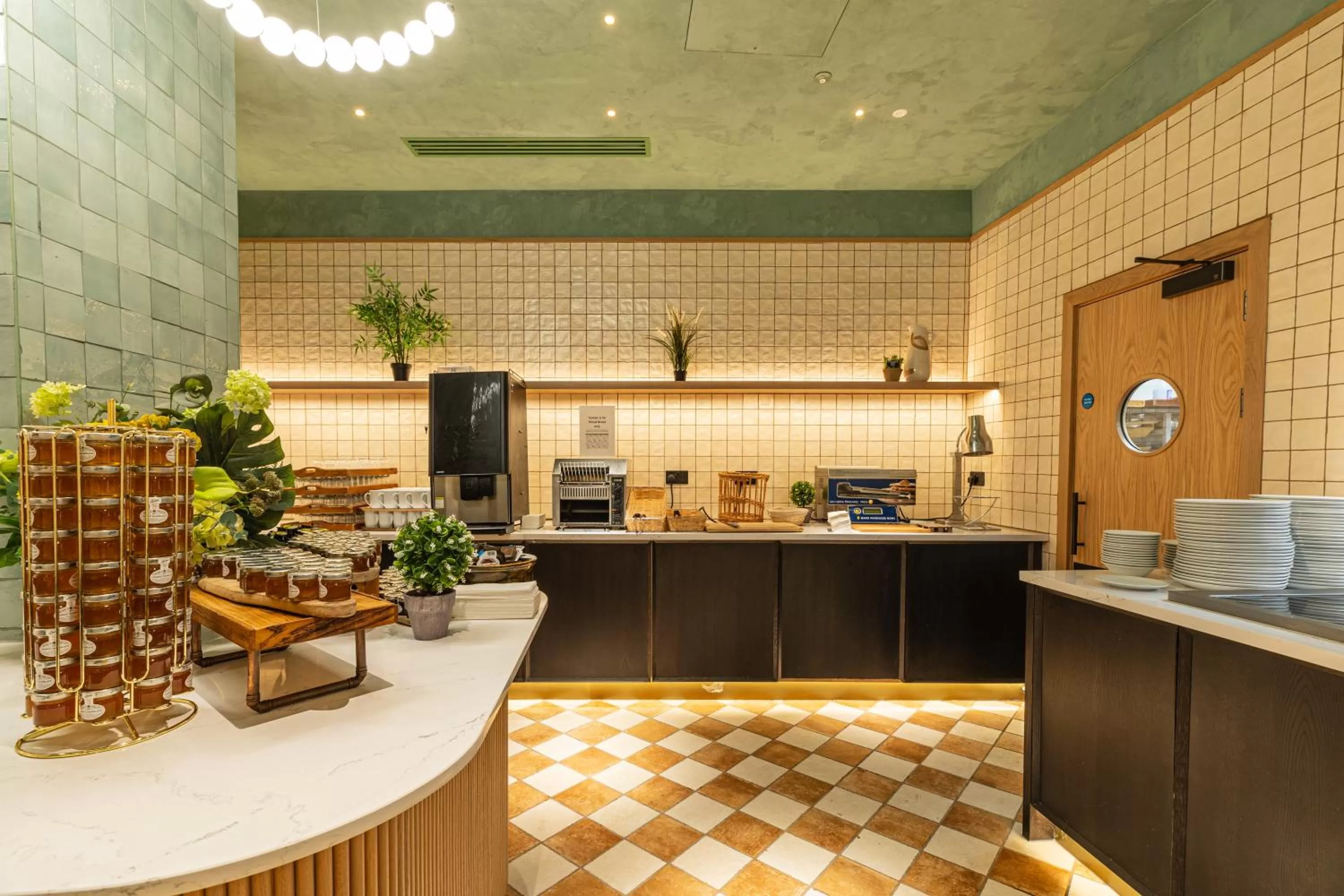 Breakfast in DoubleTree by Hilton London Victoria