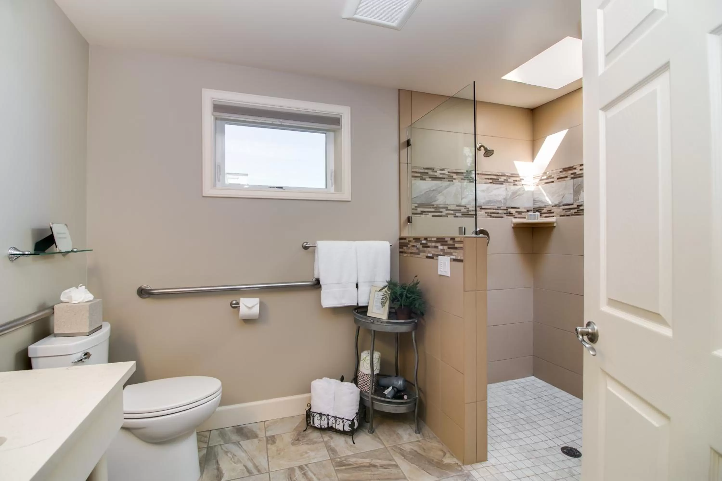 Toilet in Winchester Inn