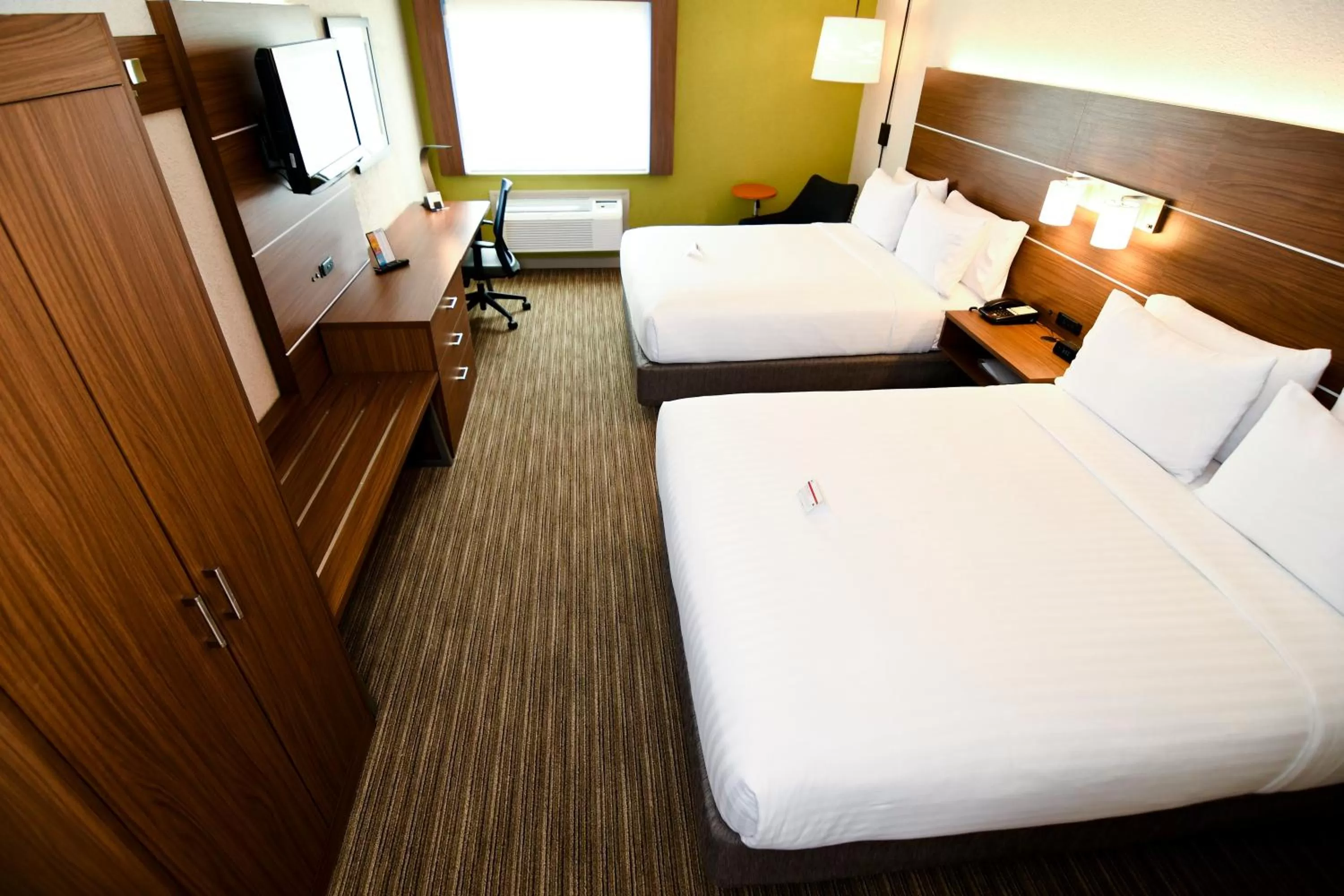 Photo of the whole room, Bed in Holiday Inn Express Hotel & Suites Port Clinton-Catawba Island by IHG