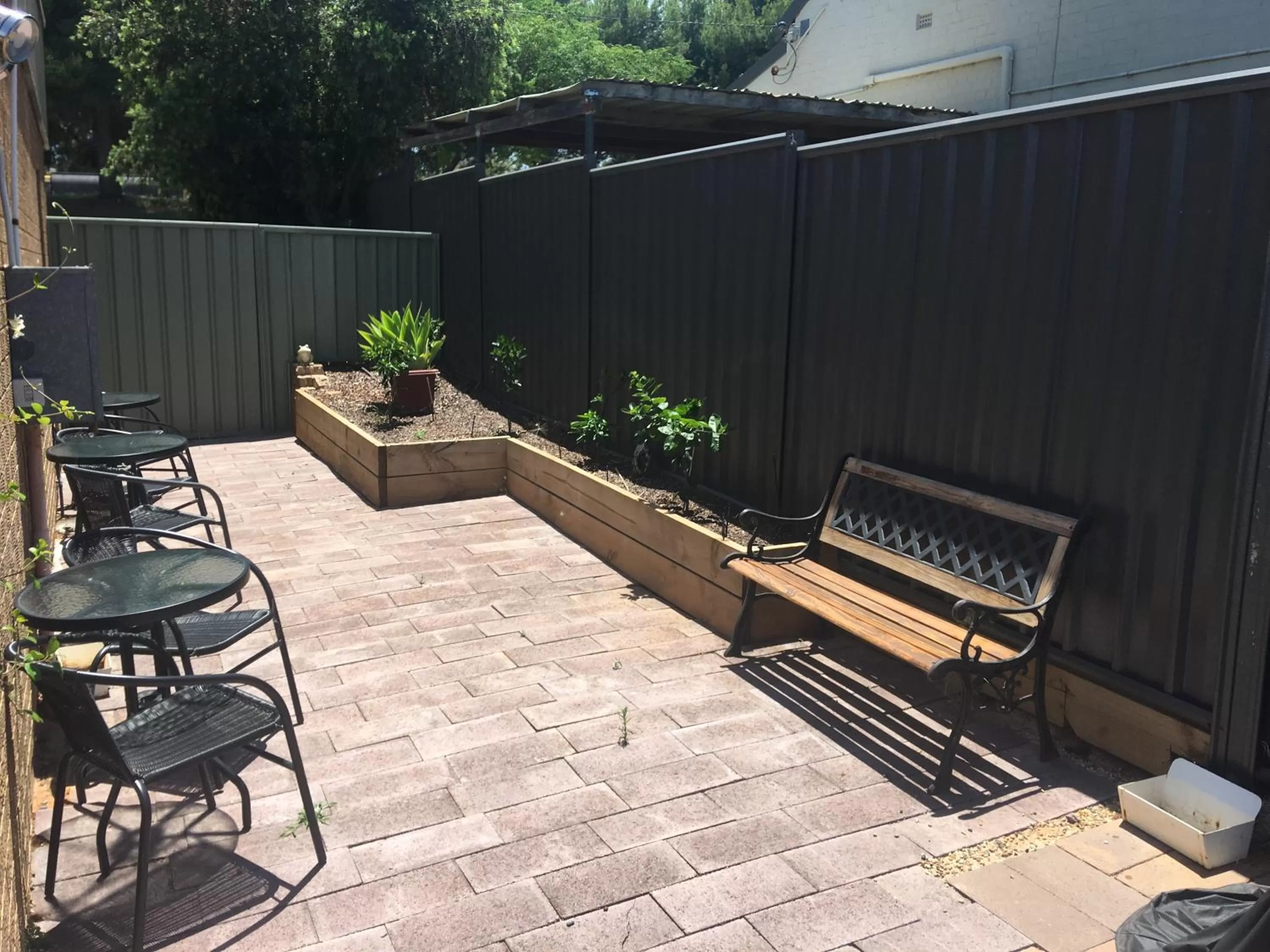 BBQ facilities in Camellia Motel