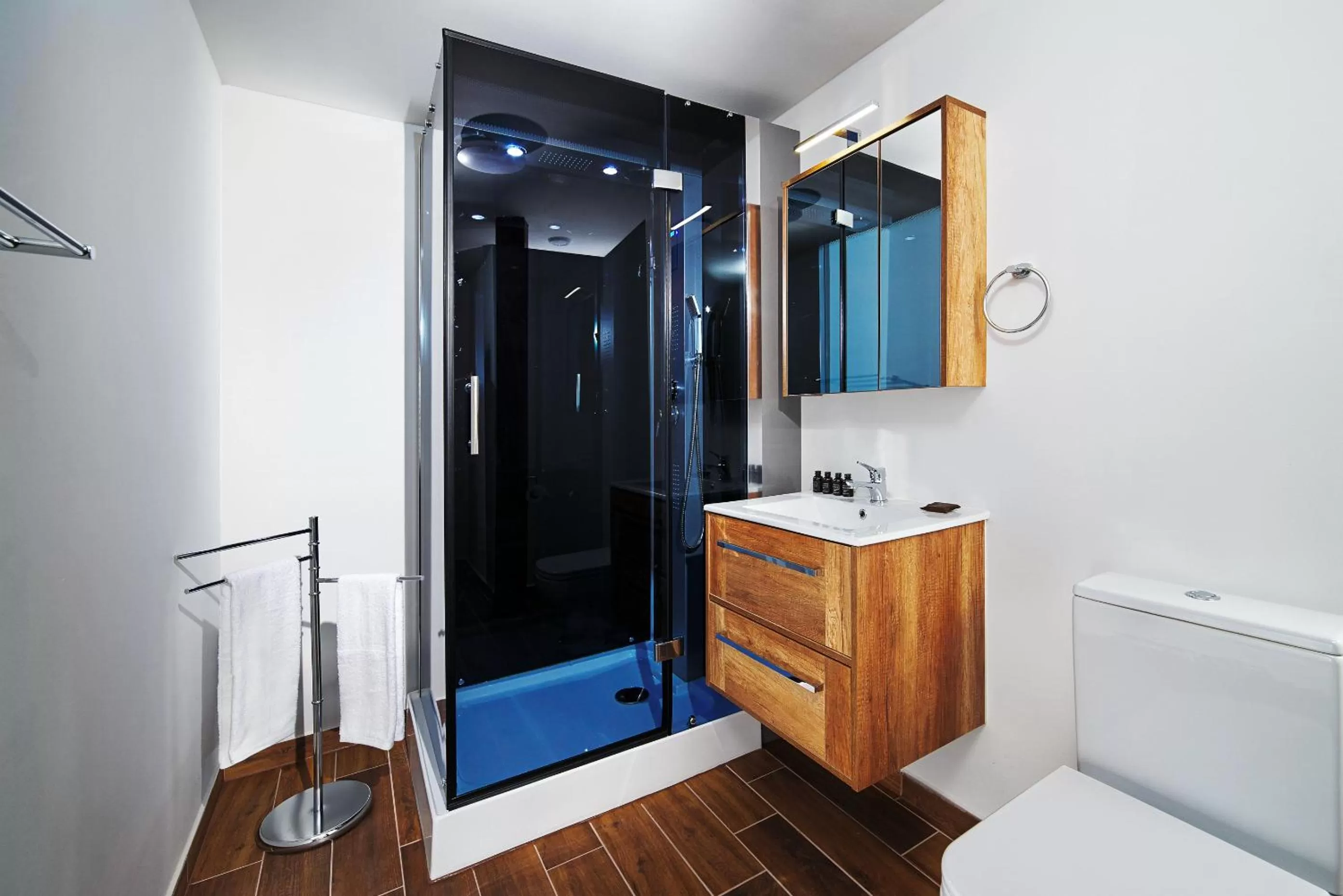 Bathroom, TV/Entertainment Center in Hotel Dymník