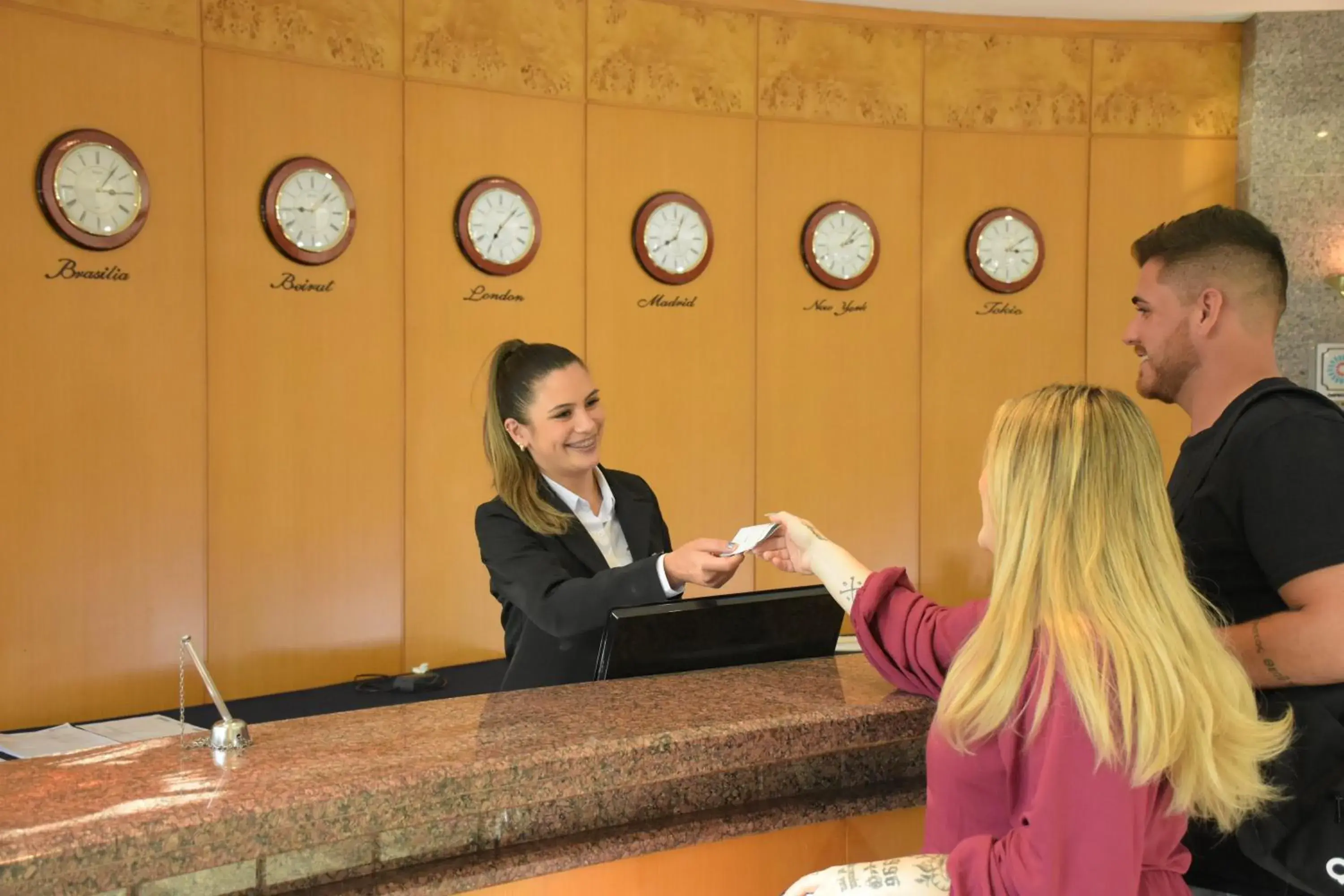Lobby or reception in Hotel Golden Park Internacional Foz & Convenções By Nacional Inn Lobby or reception in Hotel Golden Park Internacional Foz & Convenções By Nacional Inn