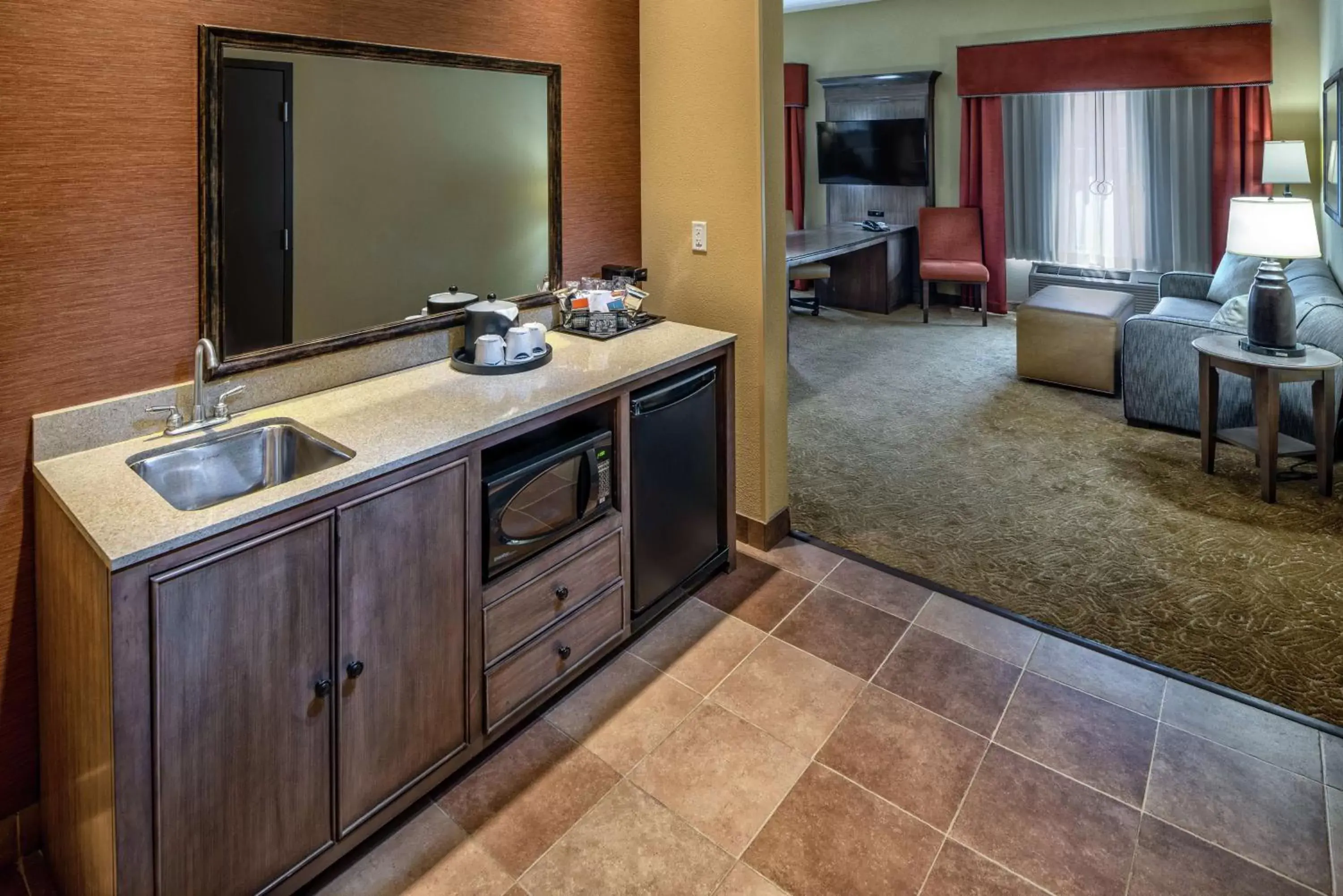 Living room, Bathroom in Hampton Inn & Suites Springdale/Zion National Park