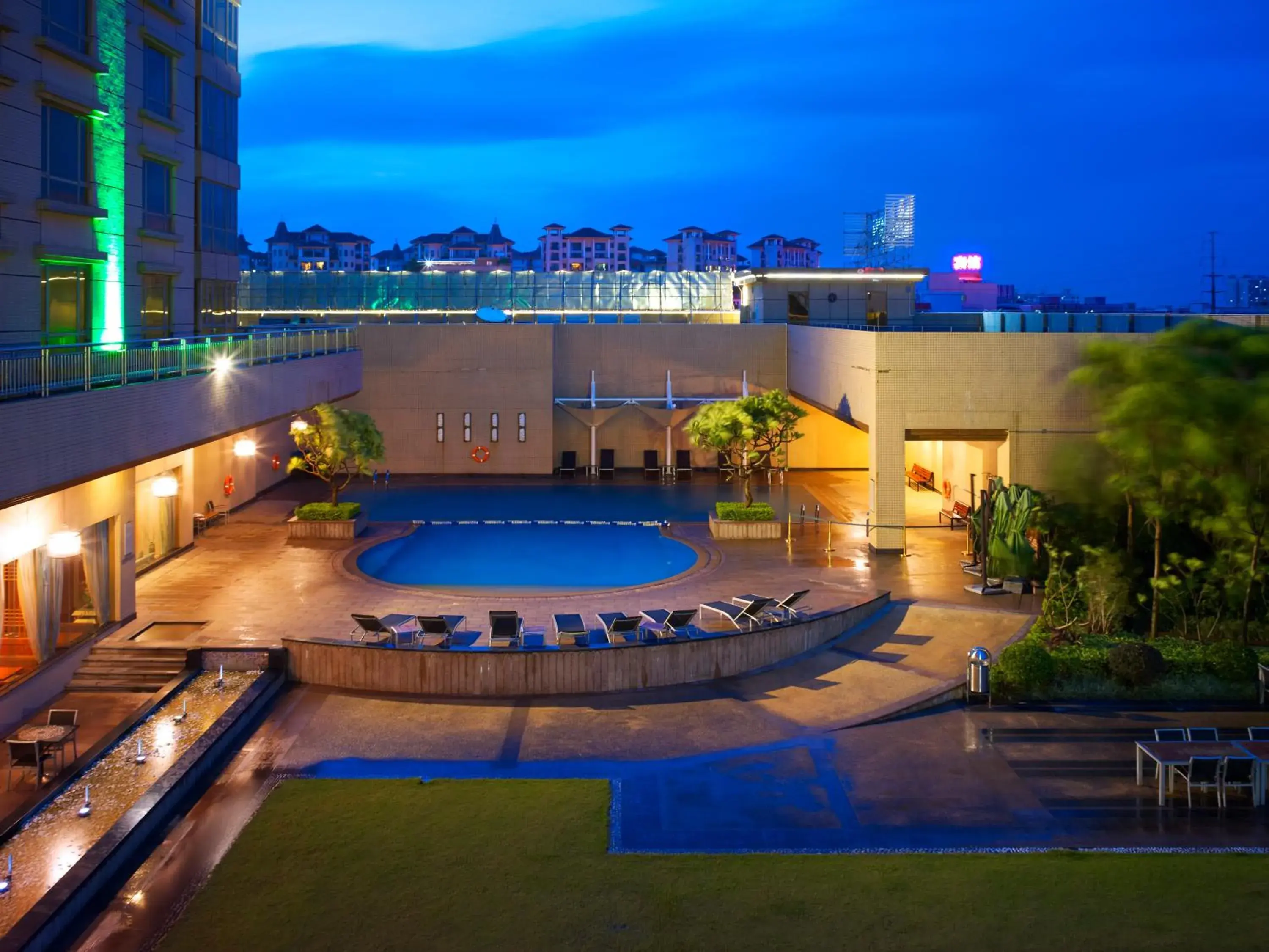 Swimming pool, Pool View in Cinese Hotel Dongguan Shijie