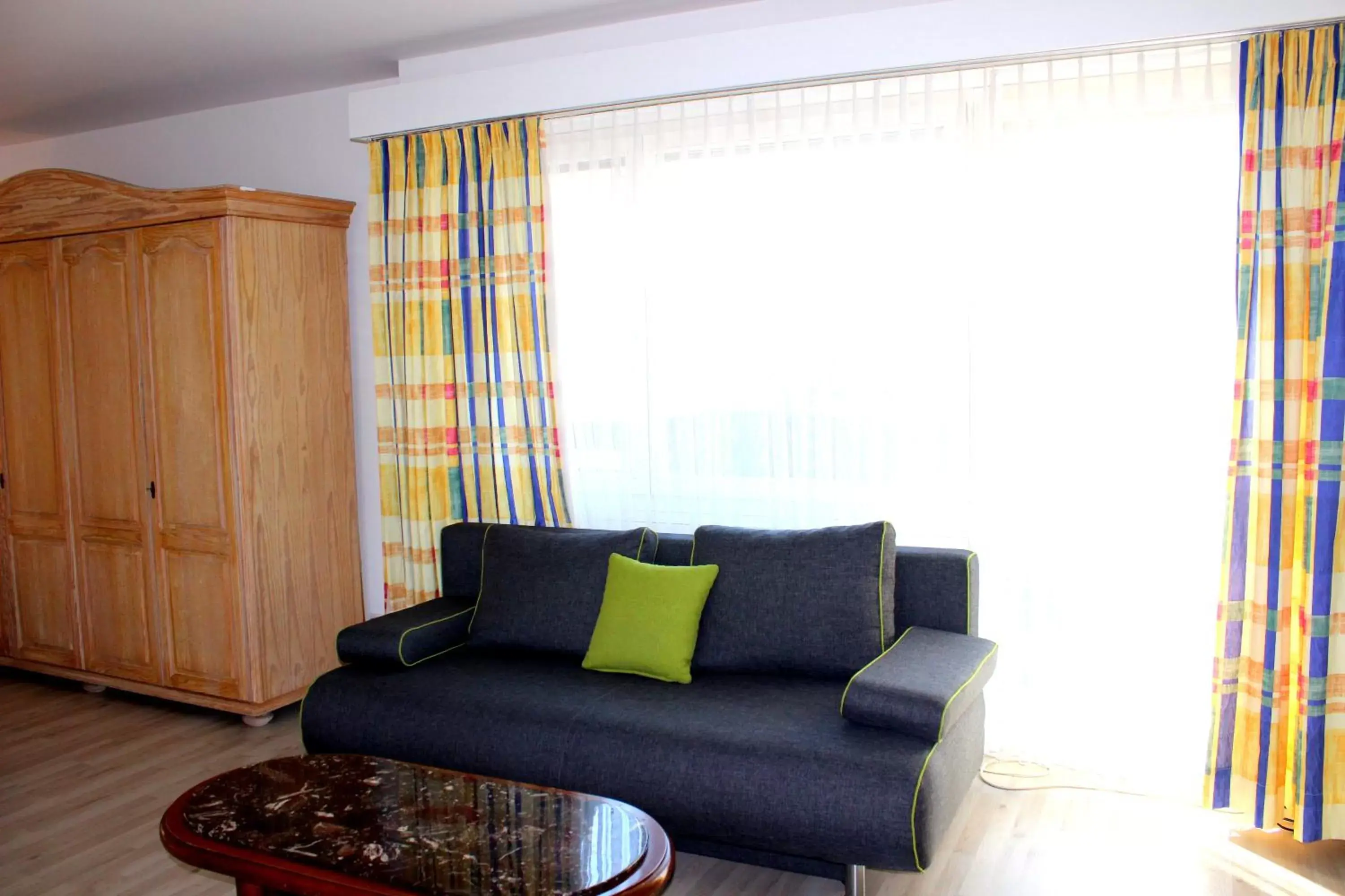 Photo of the whole room, Seating Area in Budget Hotel Alexander