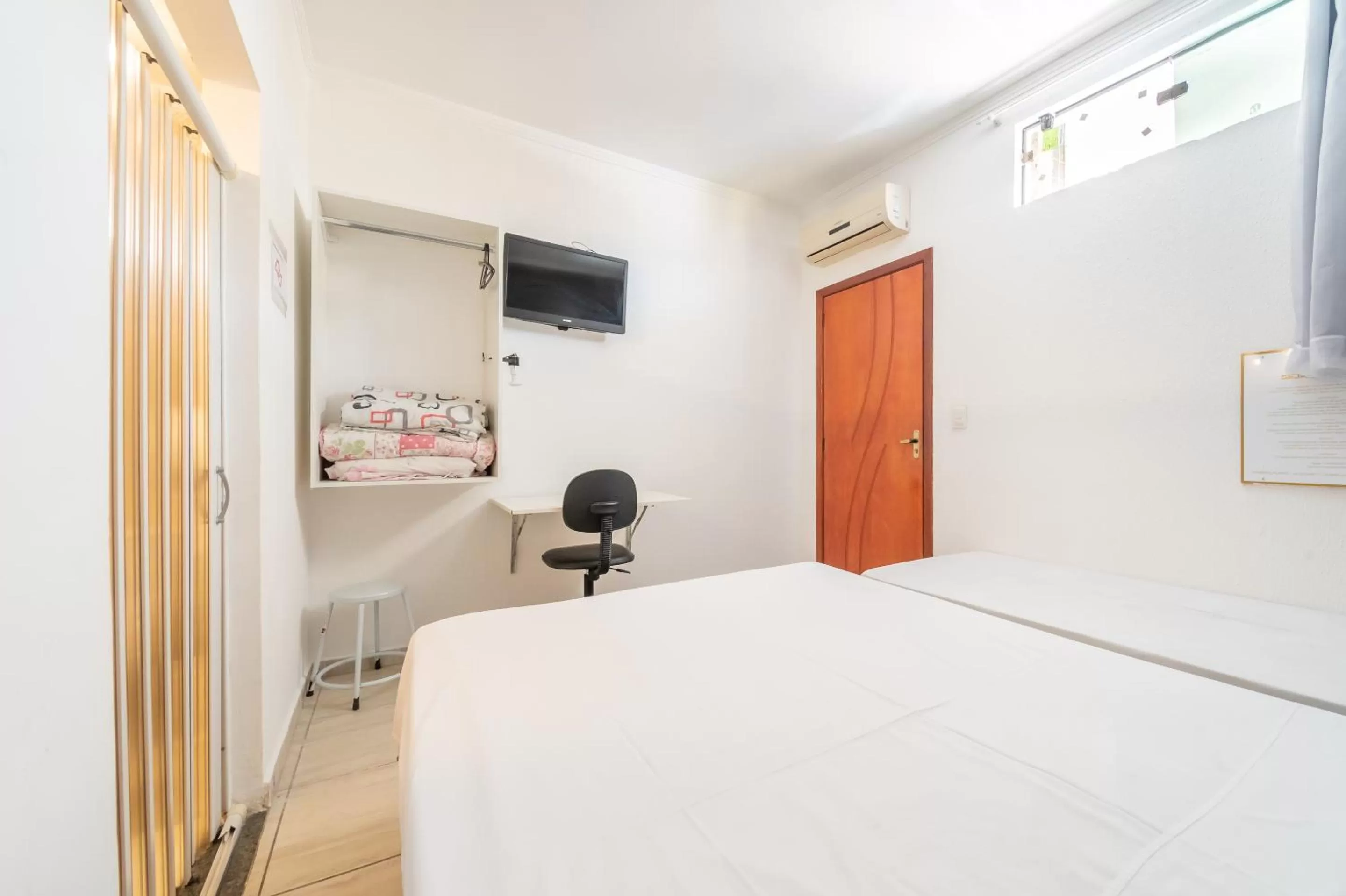 Photo of the whole room, Bed in Hotel Campolim