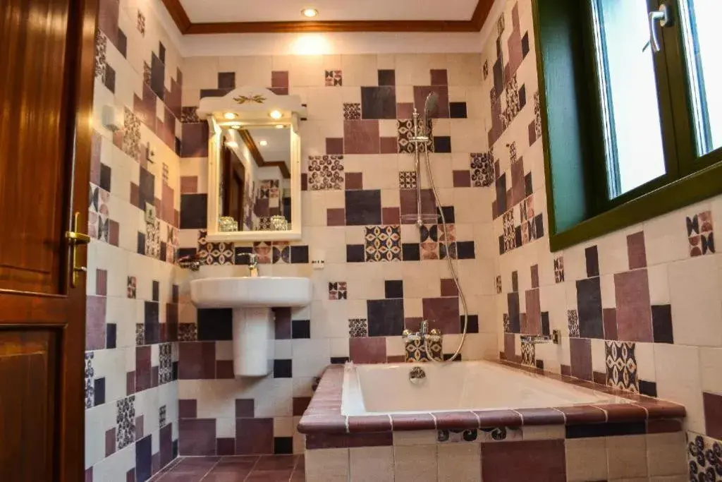 Bathroom in Casa Comana Boutique Hotel