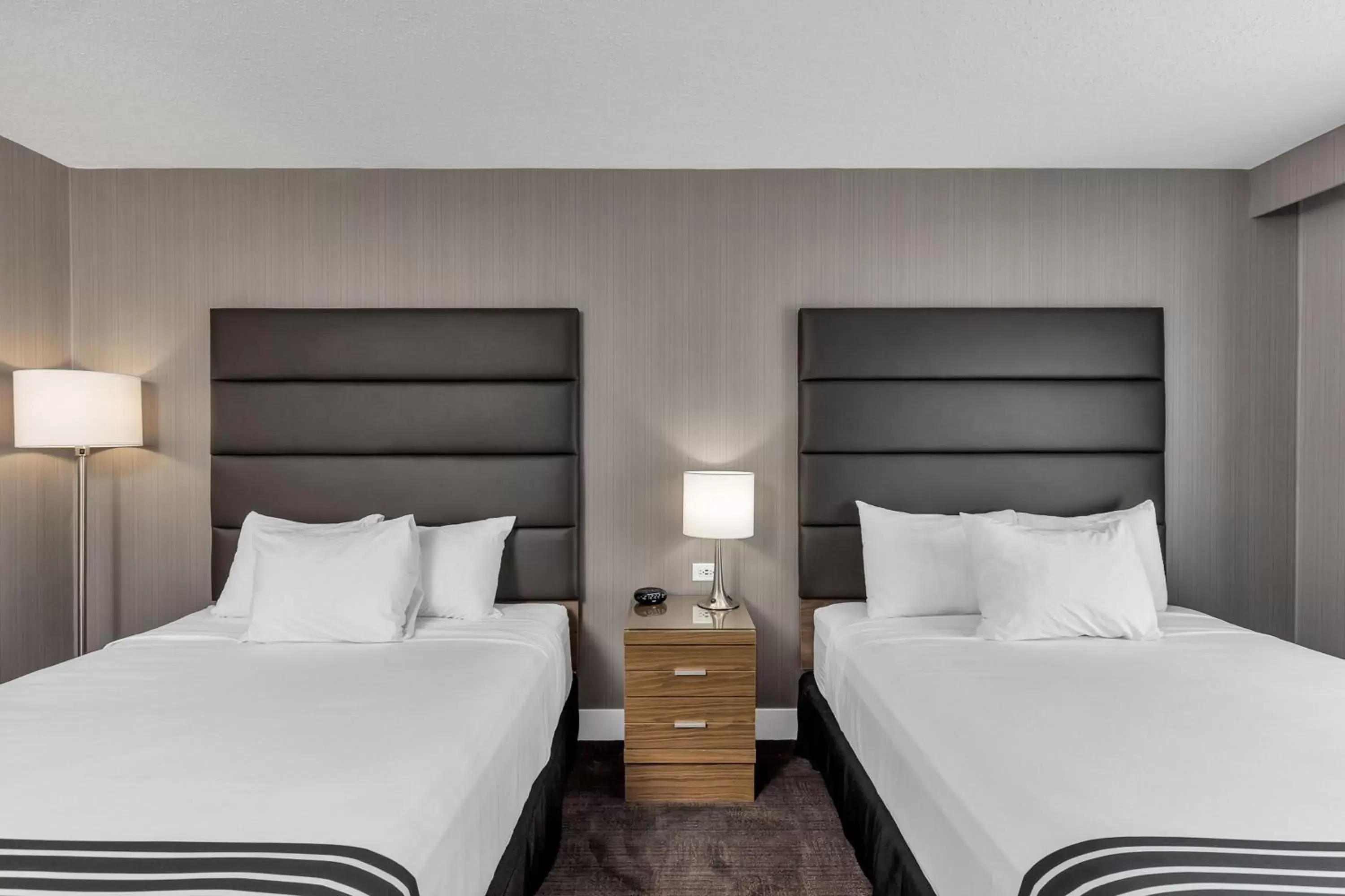 Bedroom, Bed in Sandman Hotel Grande Prairie