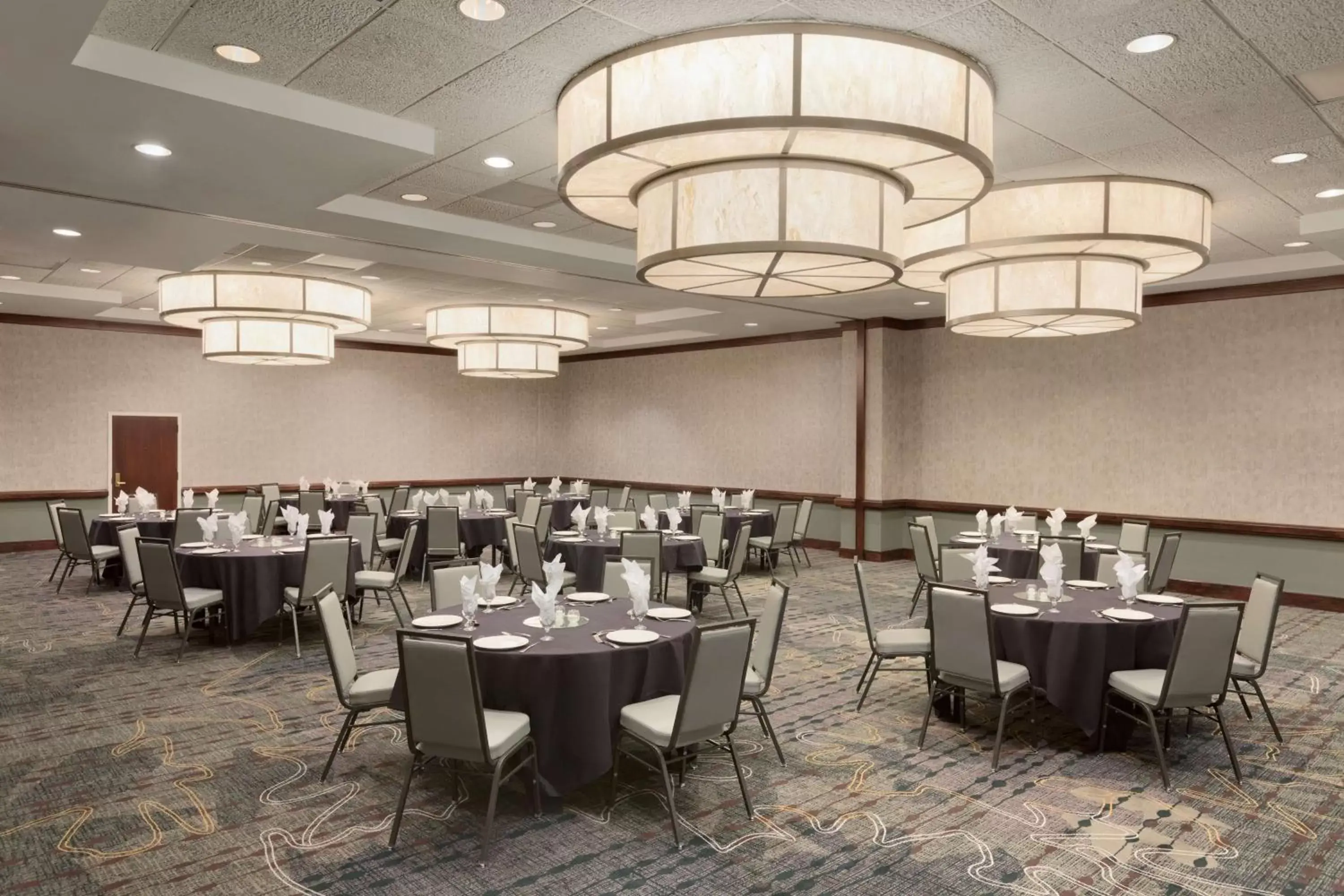 Meeting/conference room, Restaurant/Places to Eat in Embassy Suites by Hilton Chicago North Shore Deerfield