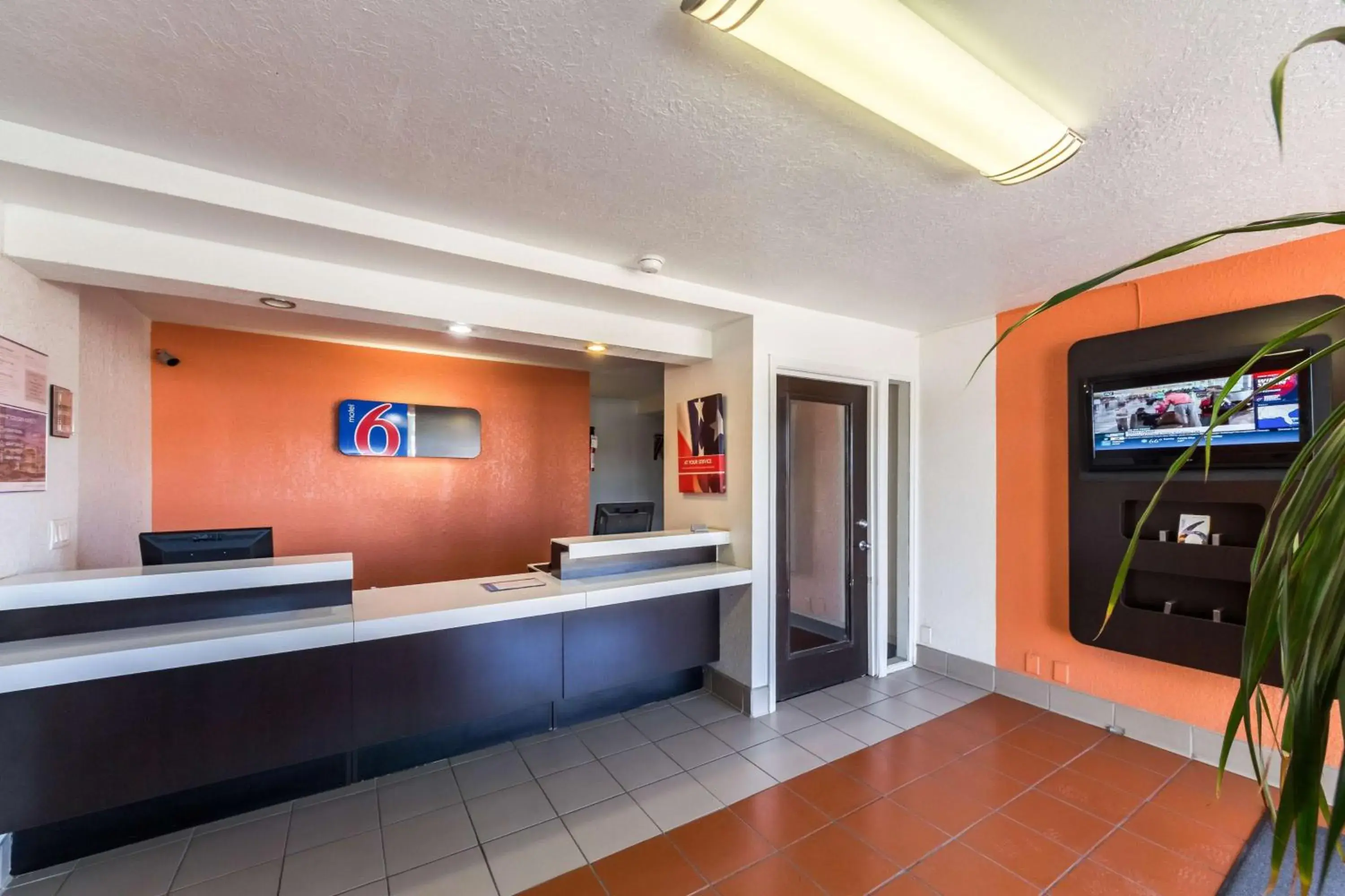 Communal lounge/ TV room, Lobby/Reception in Motel 6-Uvalde, TX
