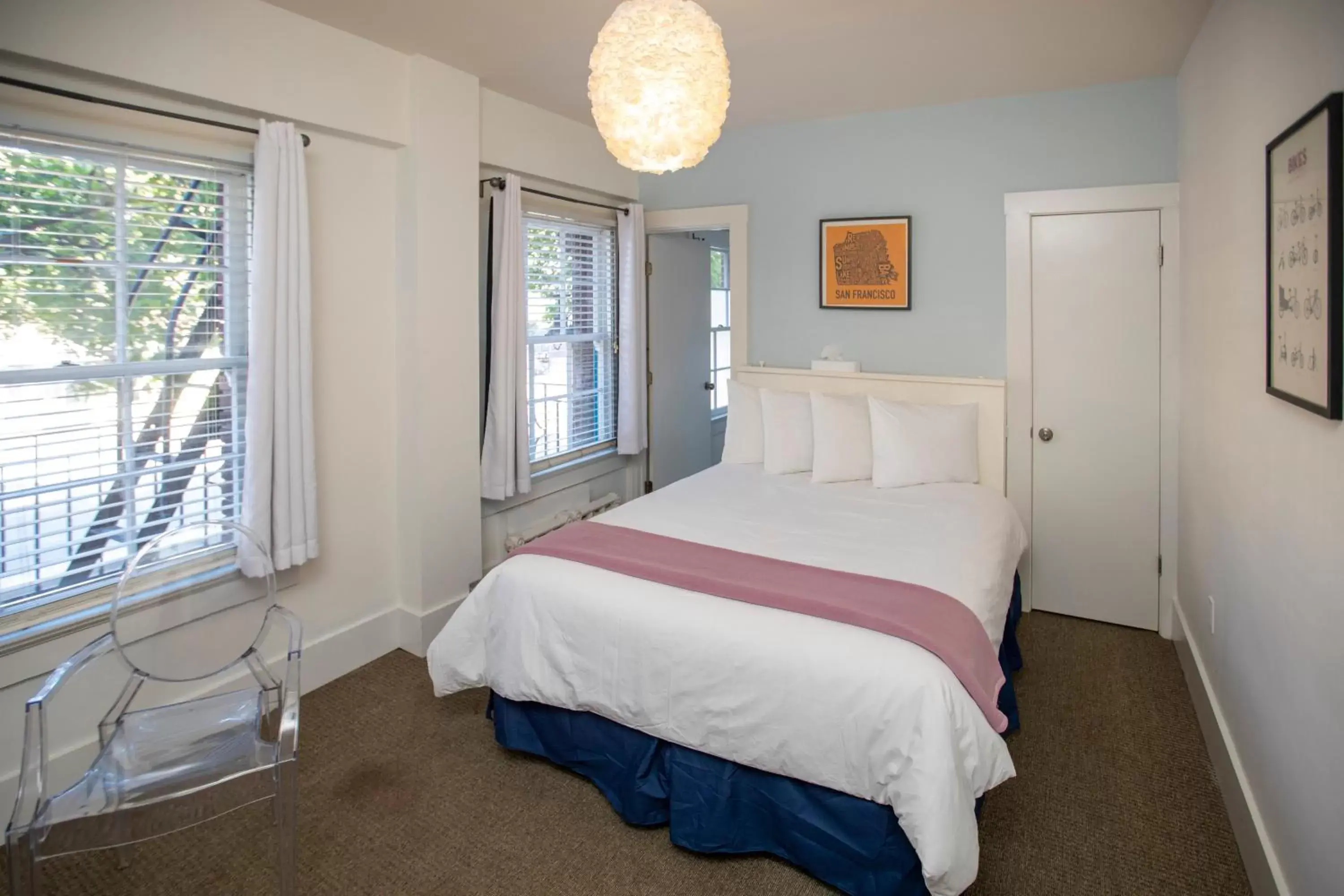 Bedroom, Bed in Edwardian Hotel