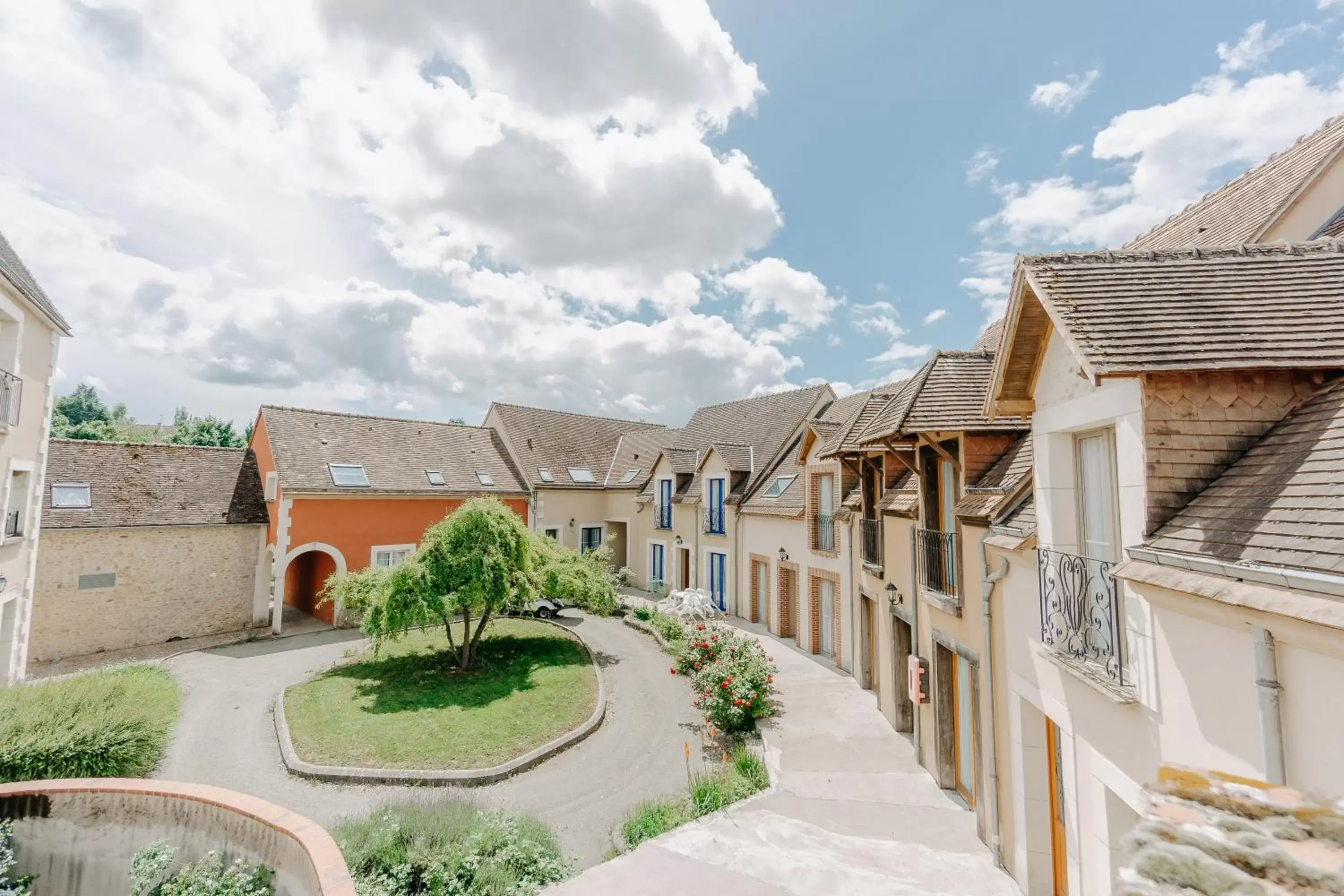 Neighbourhood, Property Building in Hôtel Résidence Normandy Country Club by Popinns