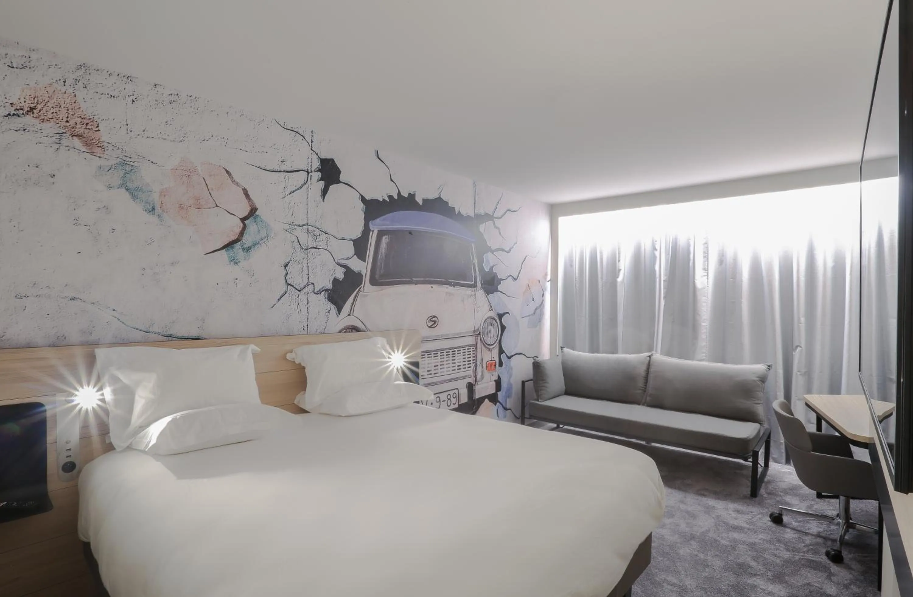 Bedroom in Arena Hotel La Defense