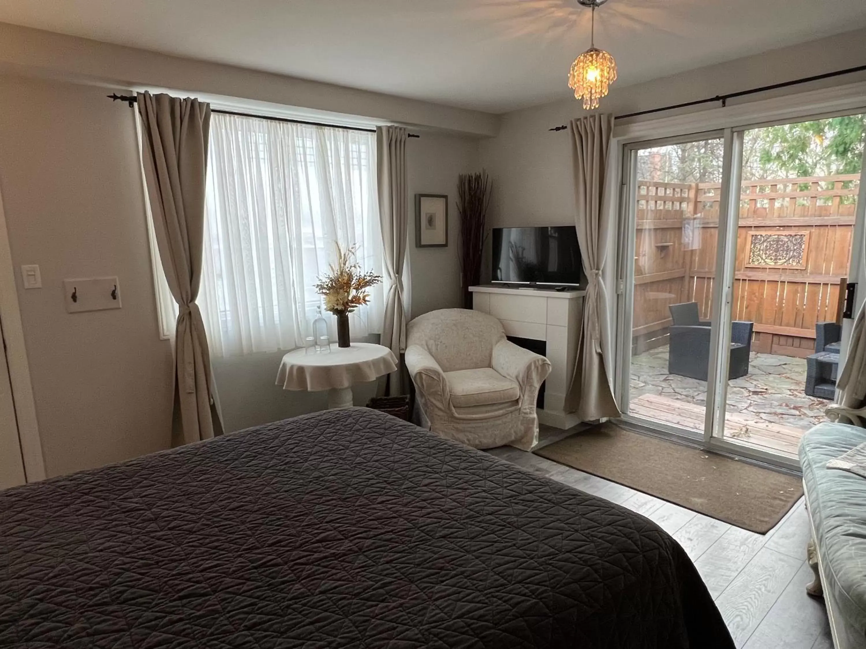 Dining area, Bed in Auberge Old Chelsea