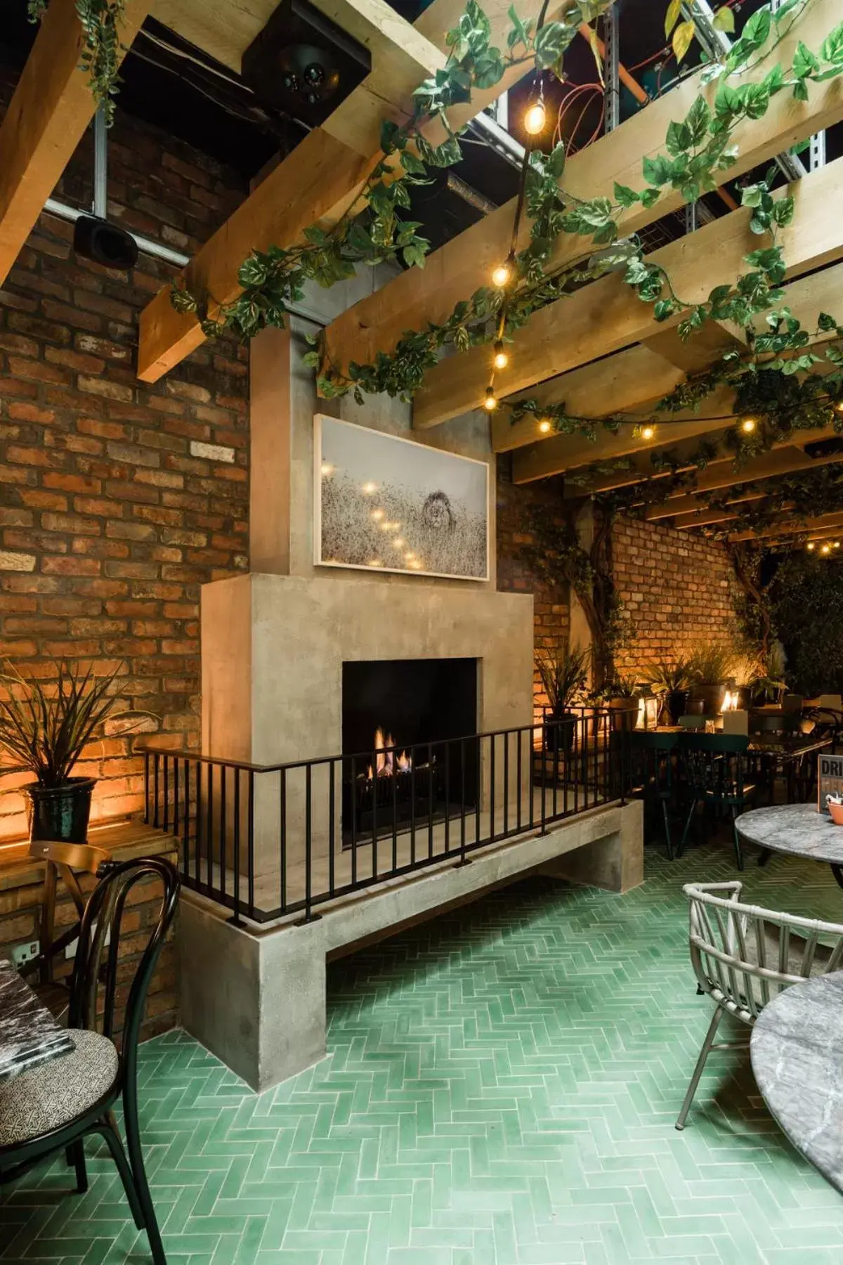 Lounge or bar, BBQ Facilities in Marlin Hotel Stephens Green