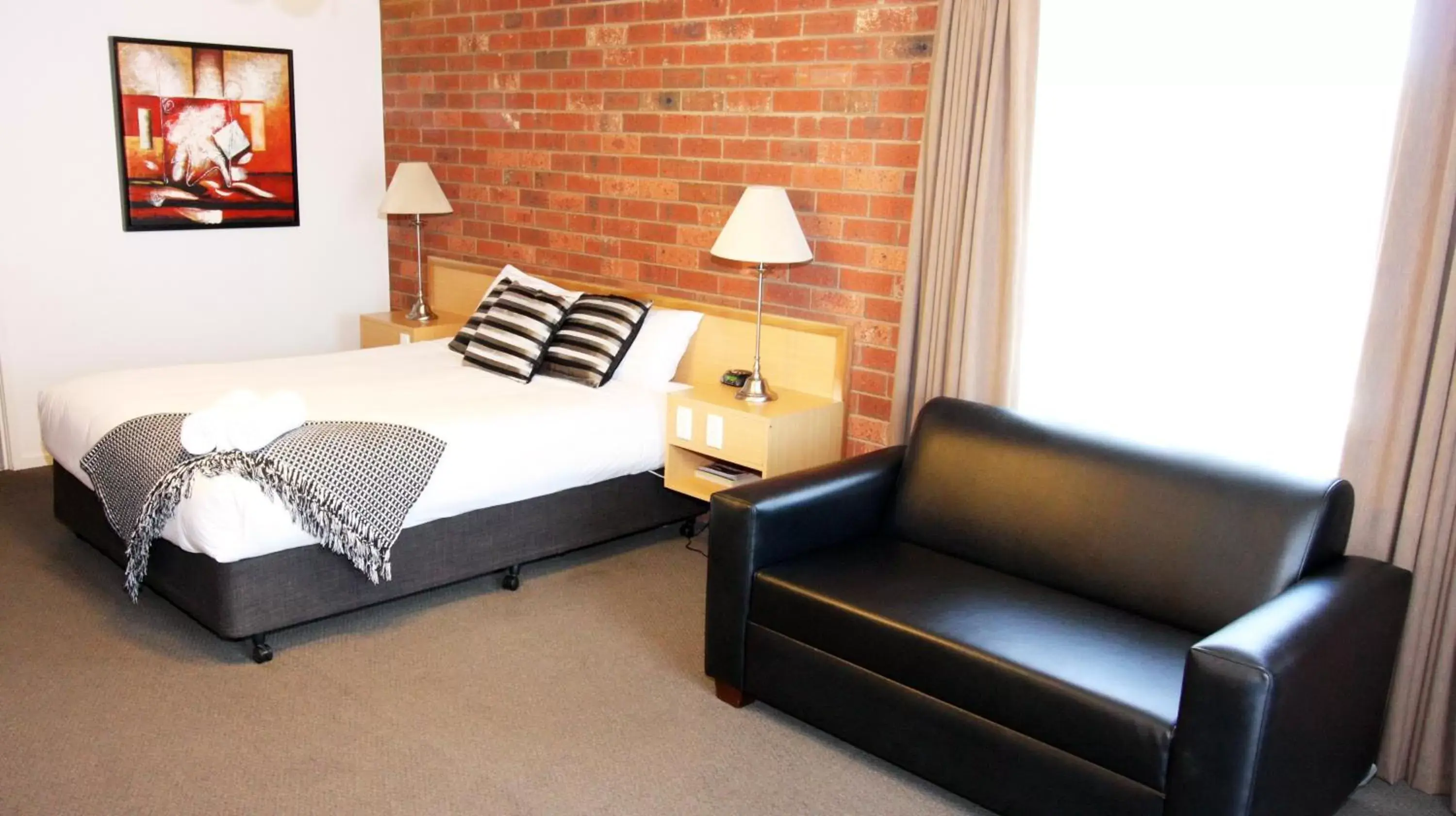 Living room, Bed in Pevensey Motor Lodge