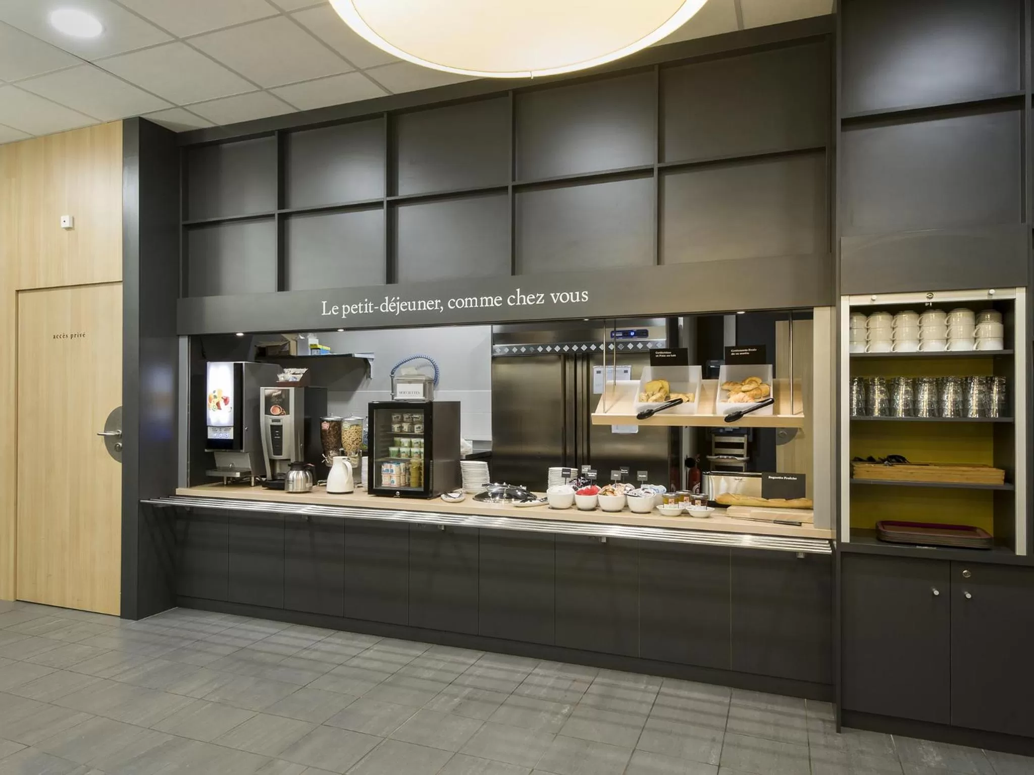 Food and drinks in B&B HOTEL Lyon Ouest Tassin