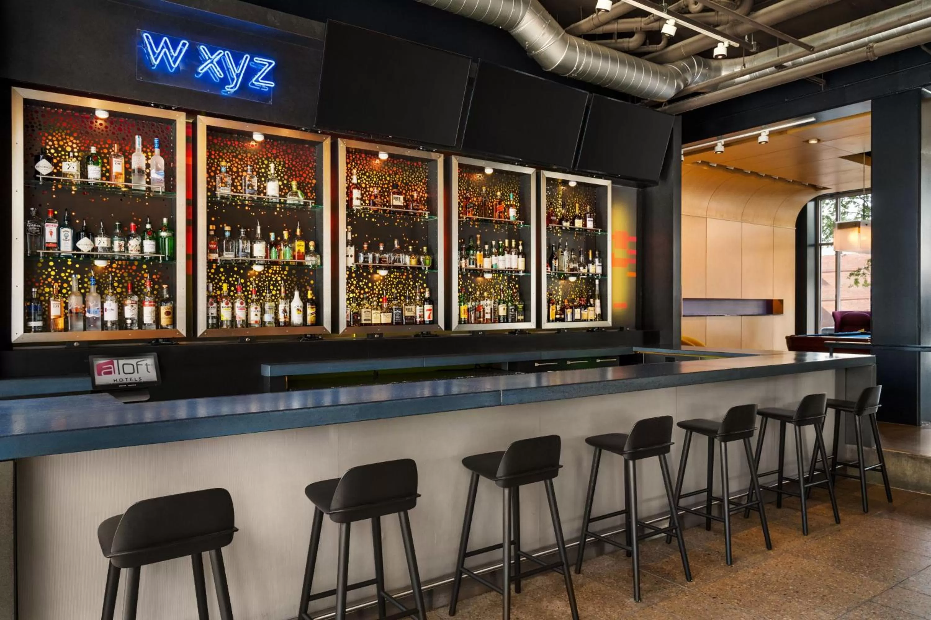Lounge or bar in Aloft Chicago O'Hare