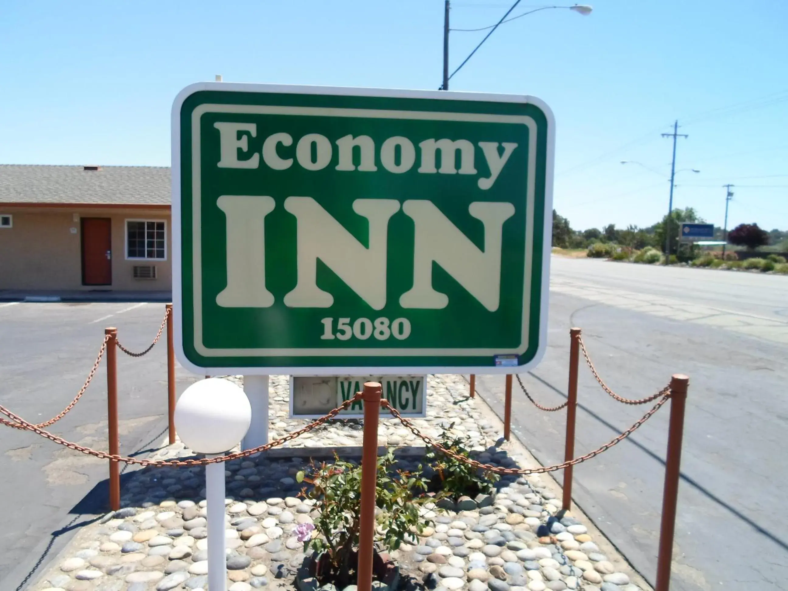 Property Logo/Sign in Economy Inn Morgan Hill