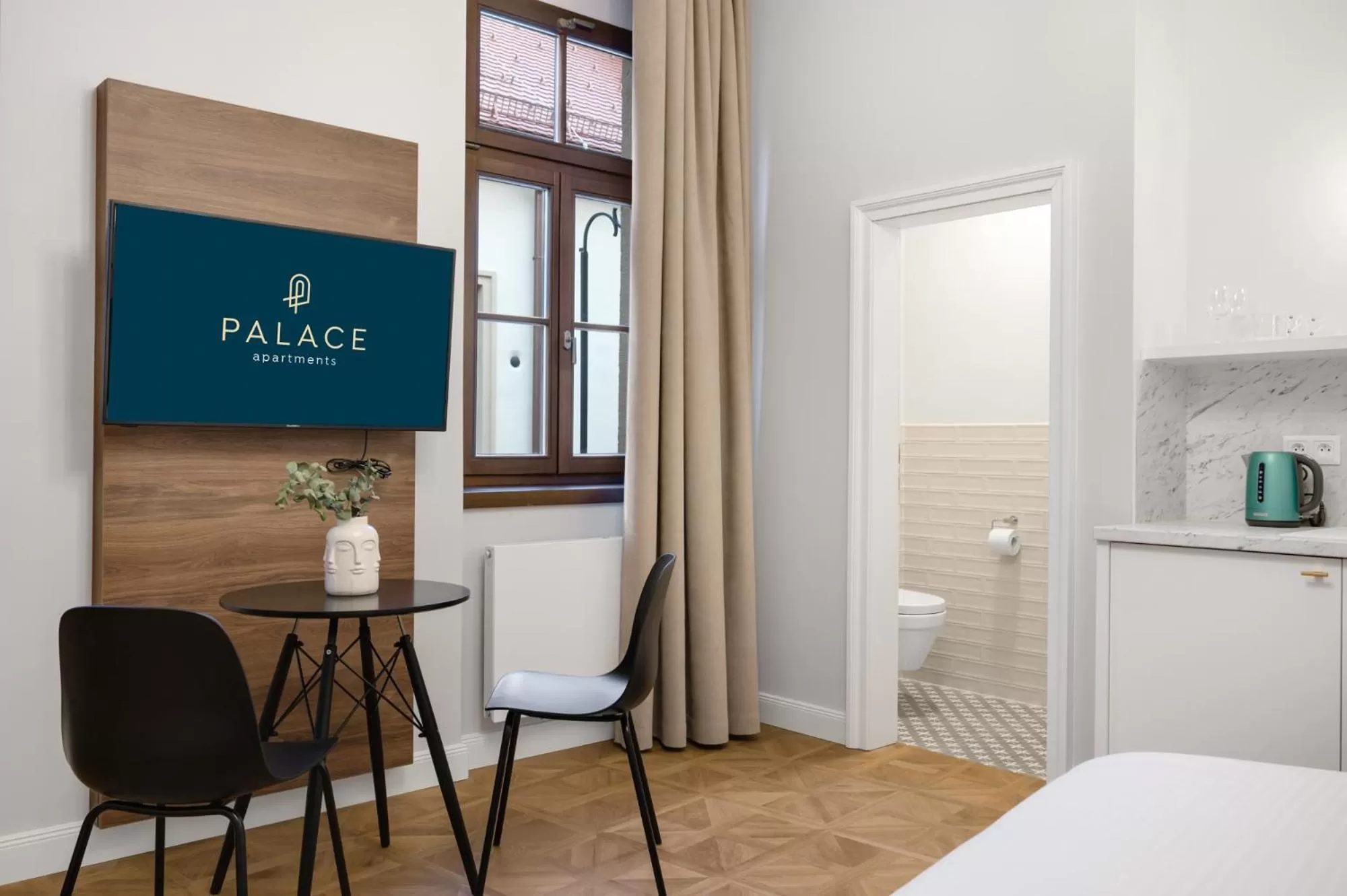 TV and multimedia, Bed in Palace Apartments