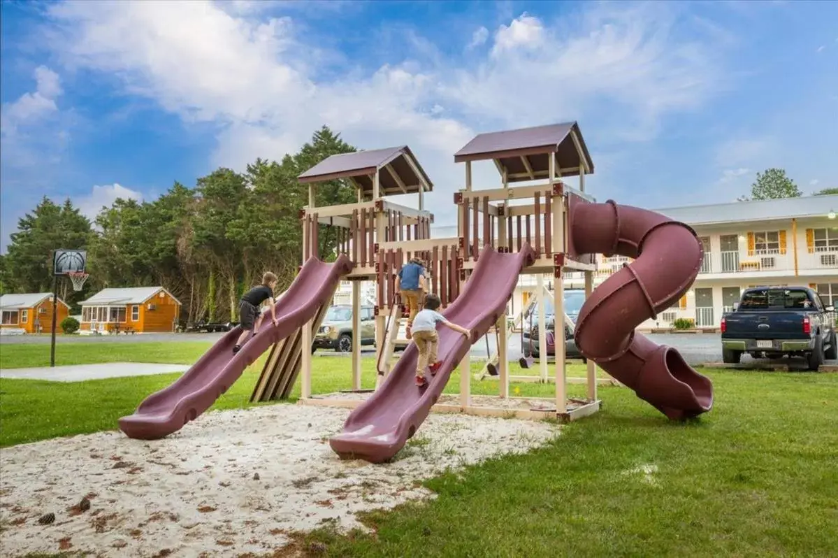 Day, Children's Play Area in Beach Bum West-O Motel