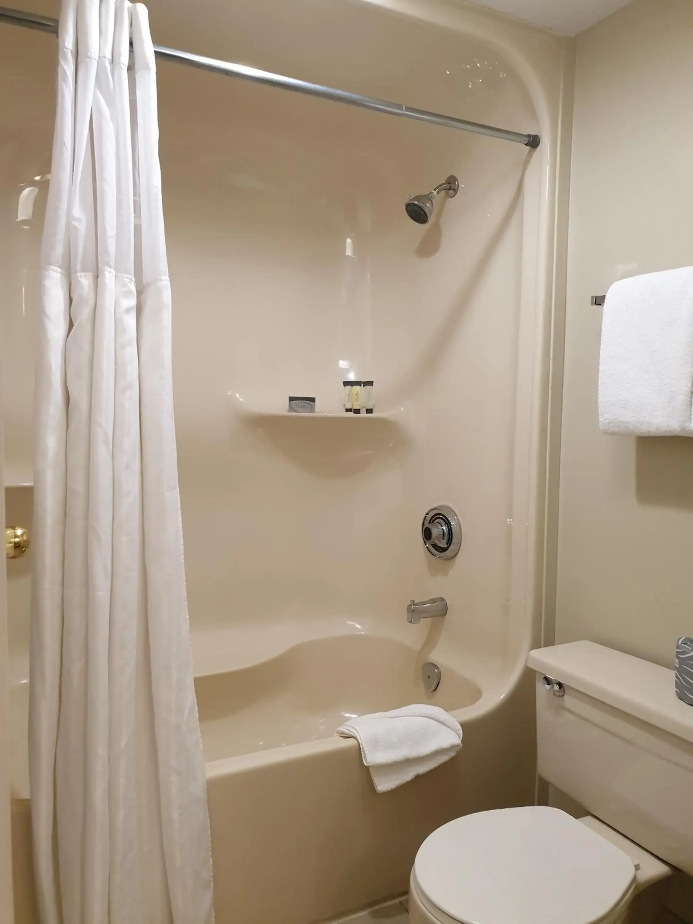 Bathroom in Riverland Inn & Suites