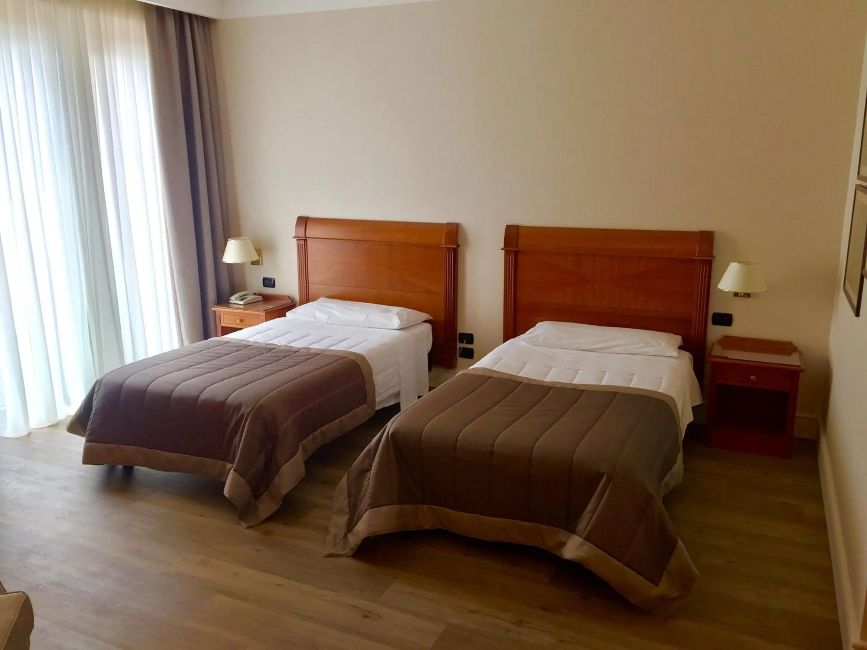 Photo of the whole room, Bed in Hotel Touring