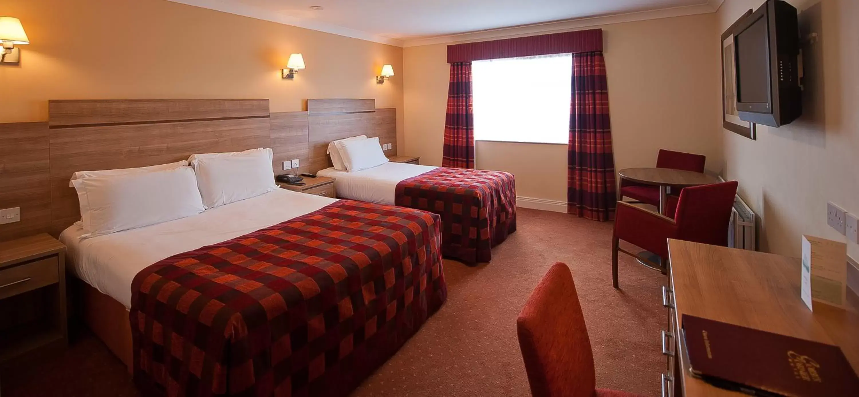 Photo of the whole room, Bed in Corr's Corner Hotel