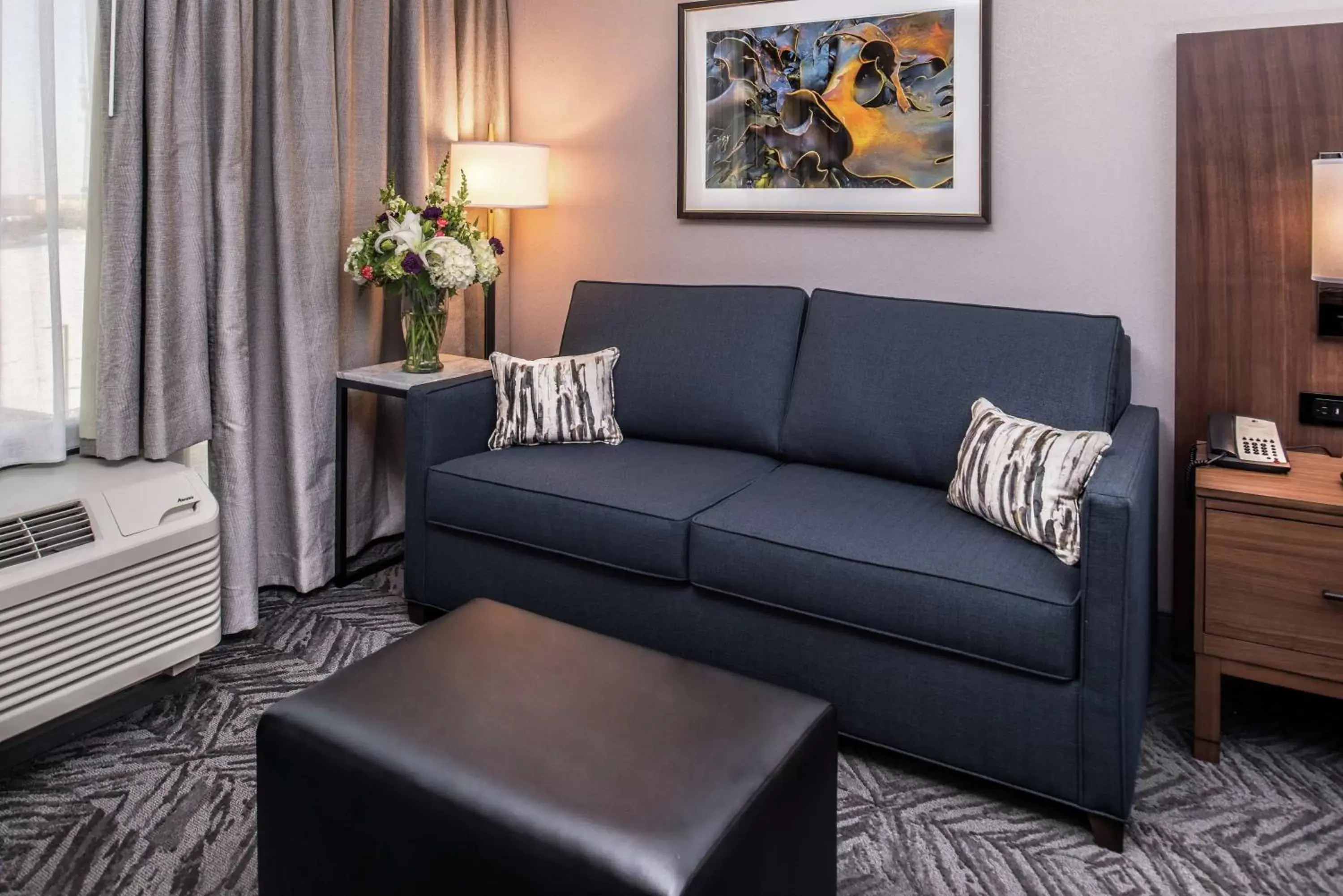 Living room, Seating Area in Doubletree By Hilton Lafayette East