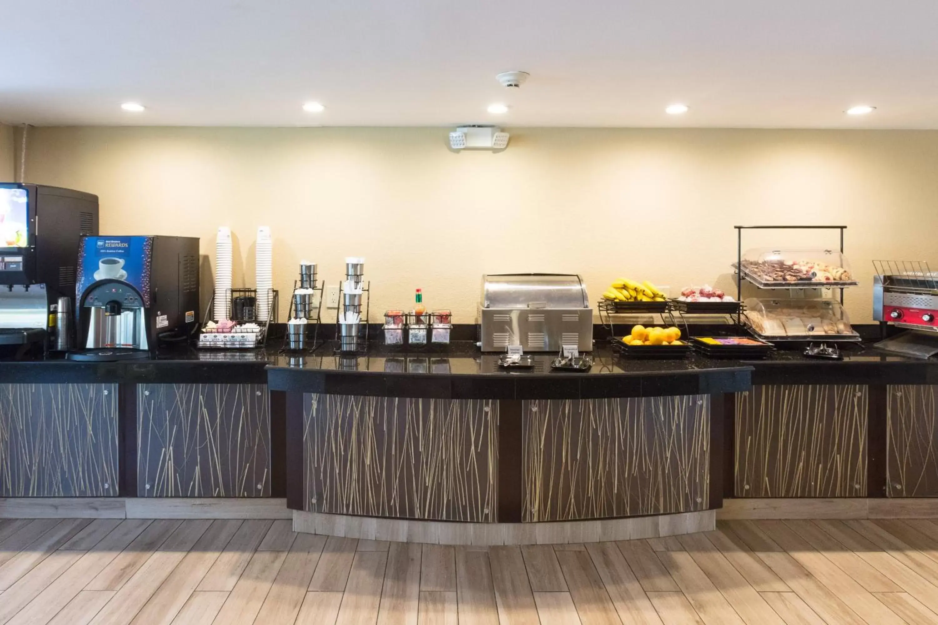 Buffet breakfast, Restaurant/Places to Eat in Best Western International Speedway Hotel