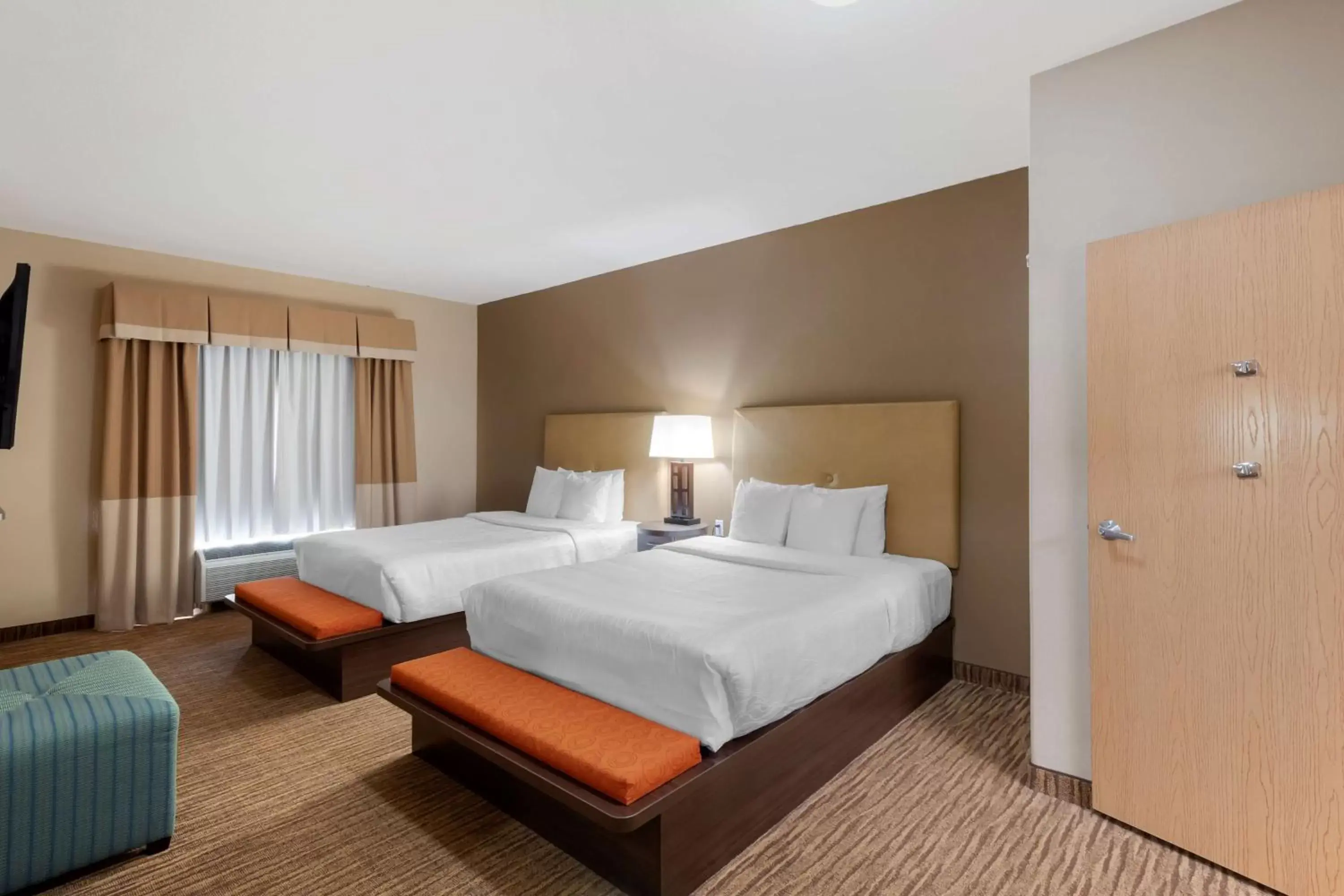 Photo of the whole room, Bed in Best Western Plus DFW Airport Suites