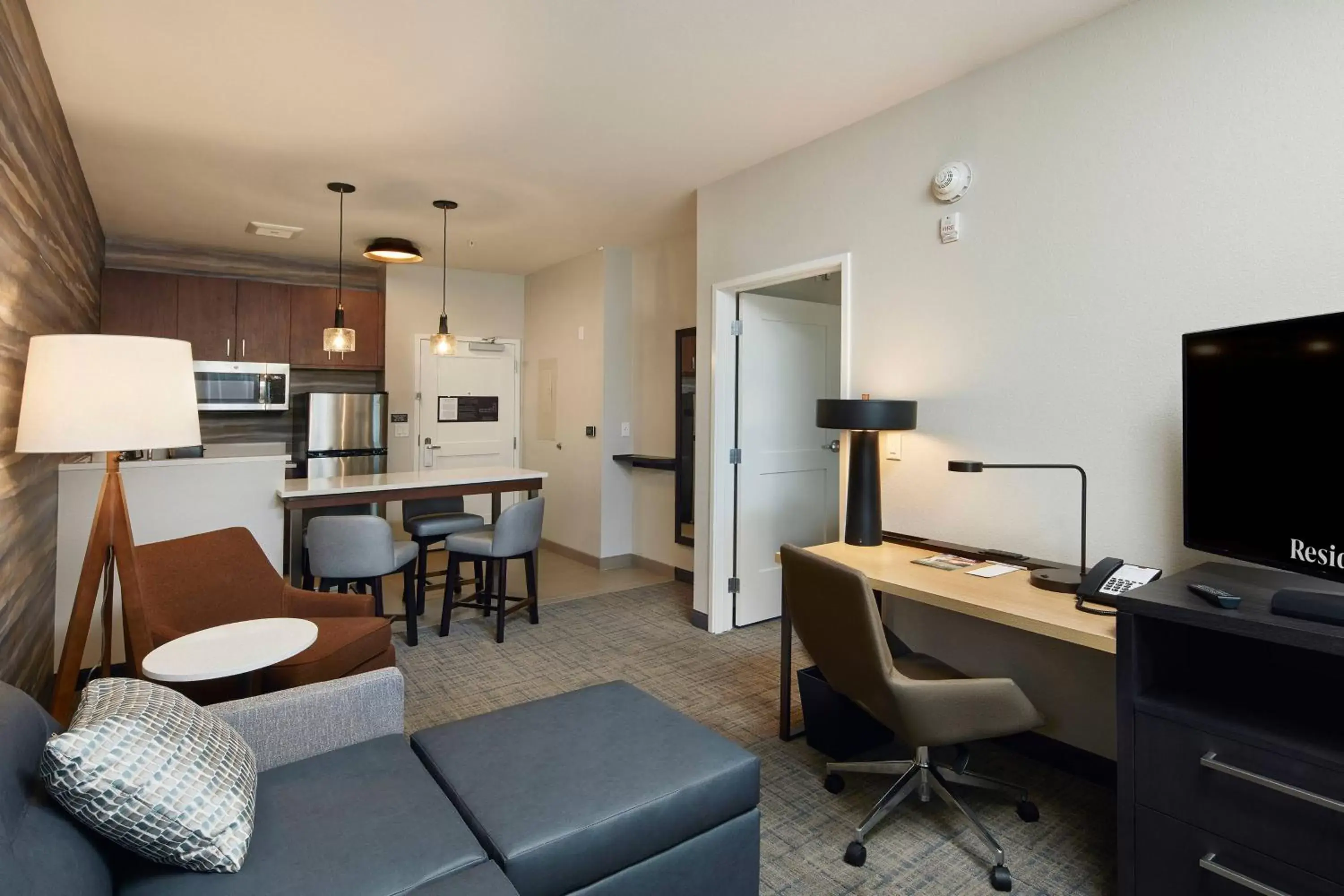 Living room, TV/Entertainment Center in Residence Inn Sacramento Davis