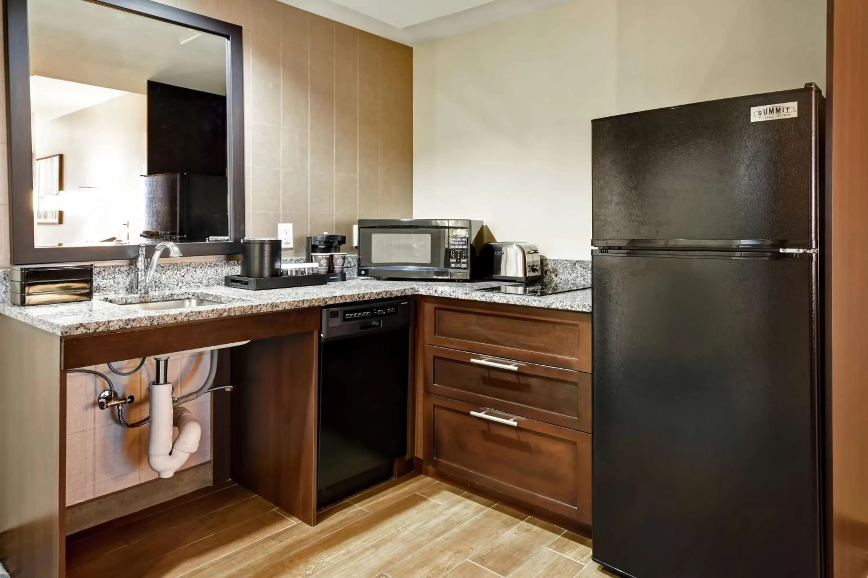 Kitchen or kitchenette, Kitchen/Kitchenette in Embassy Suites Springfield