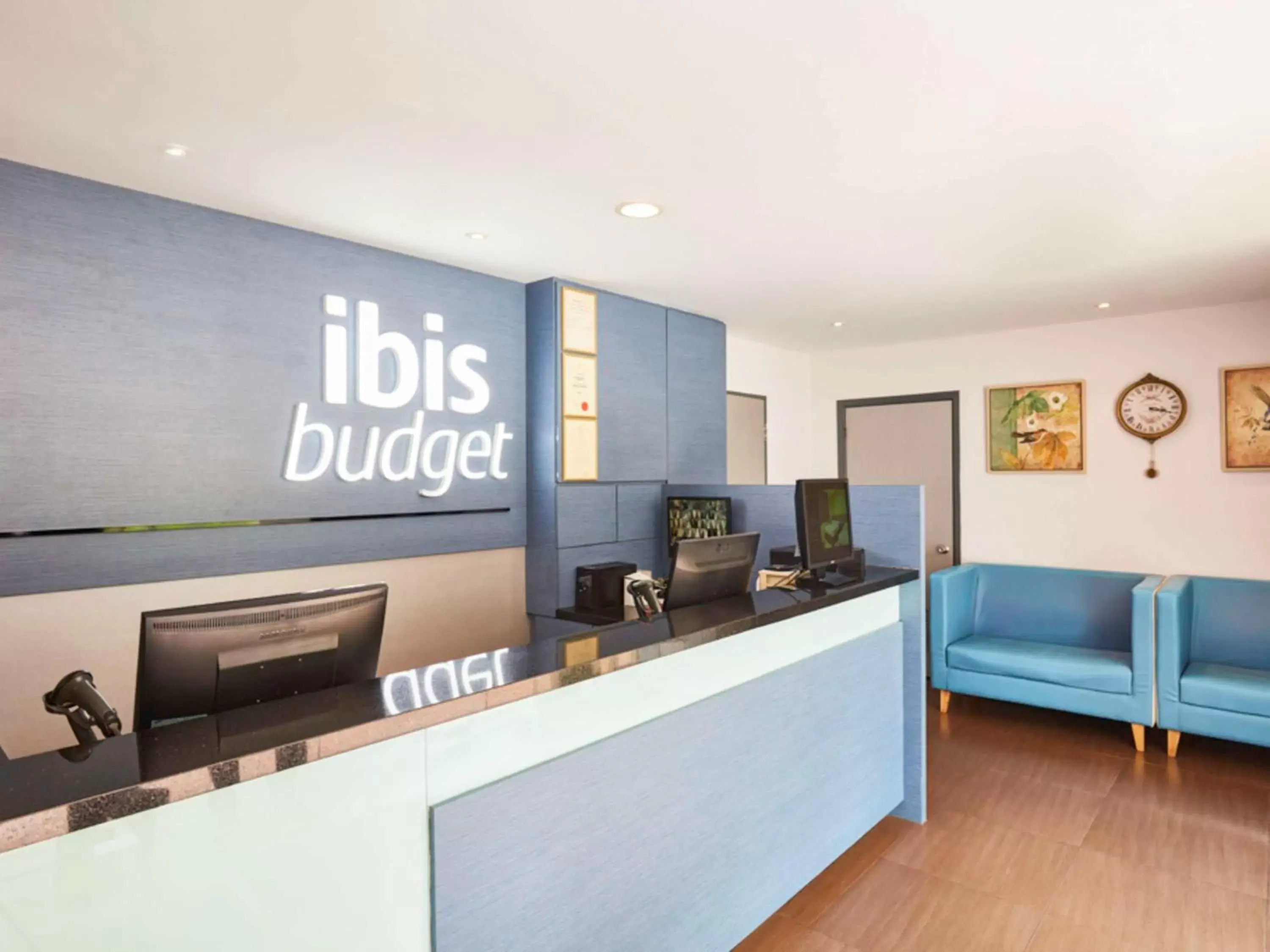 Property building, Lobby/Reception in ibis budget Singapore Sapphire