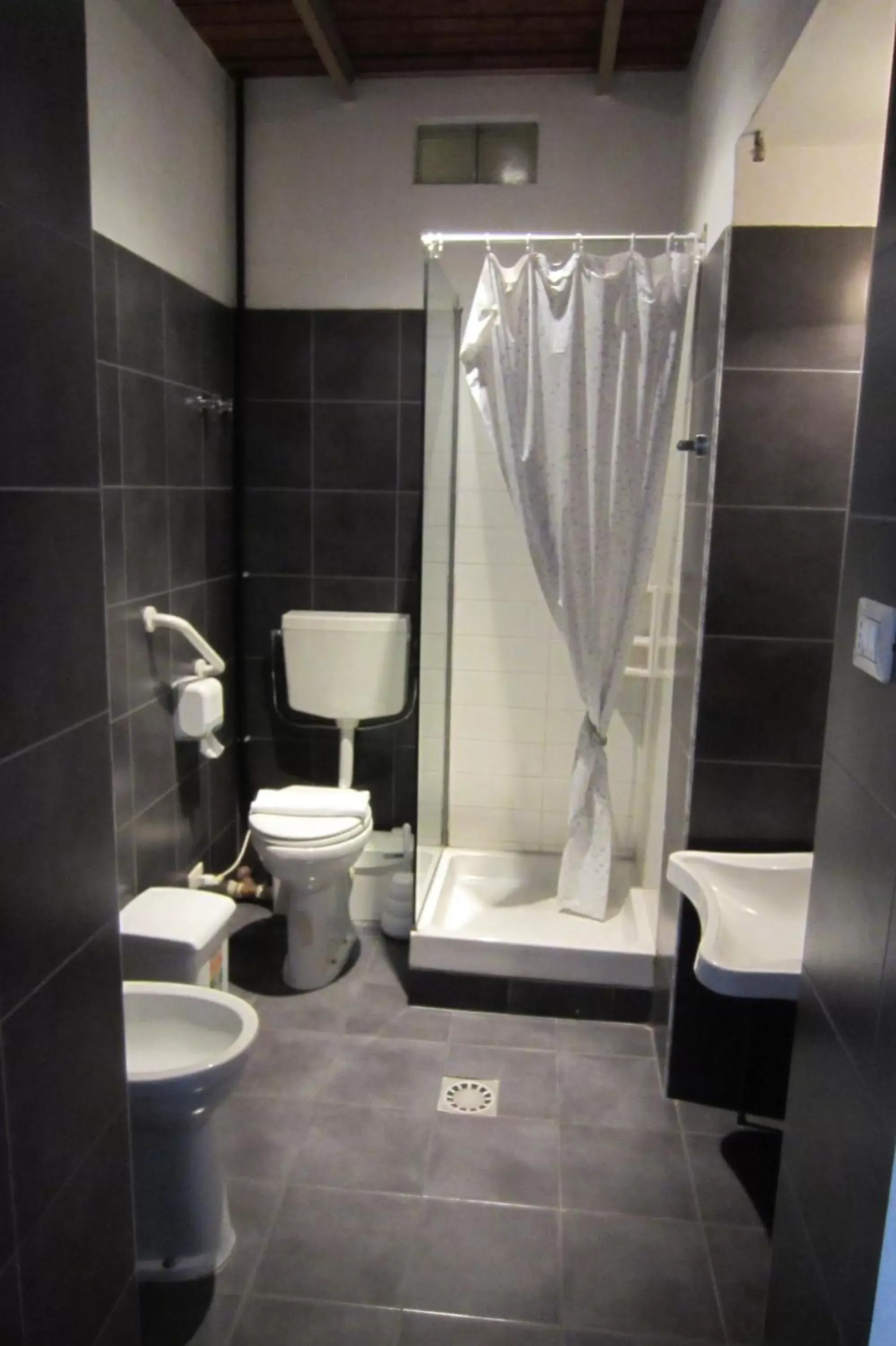 Shower, Bathroom in I Vespri