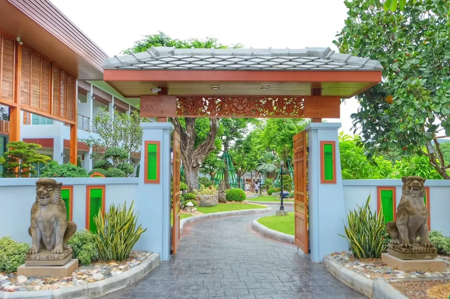 Area and facilities, Garden in Princess River Kwai Hotel