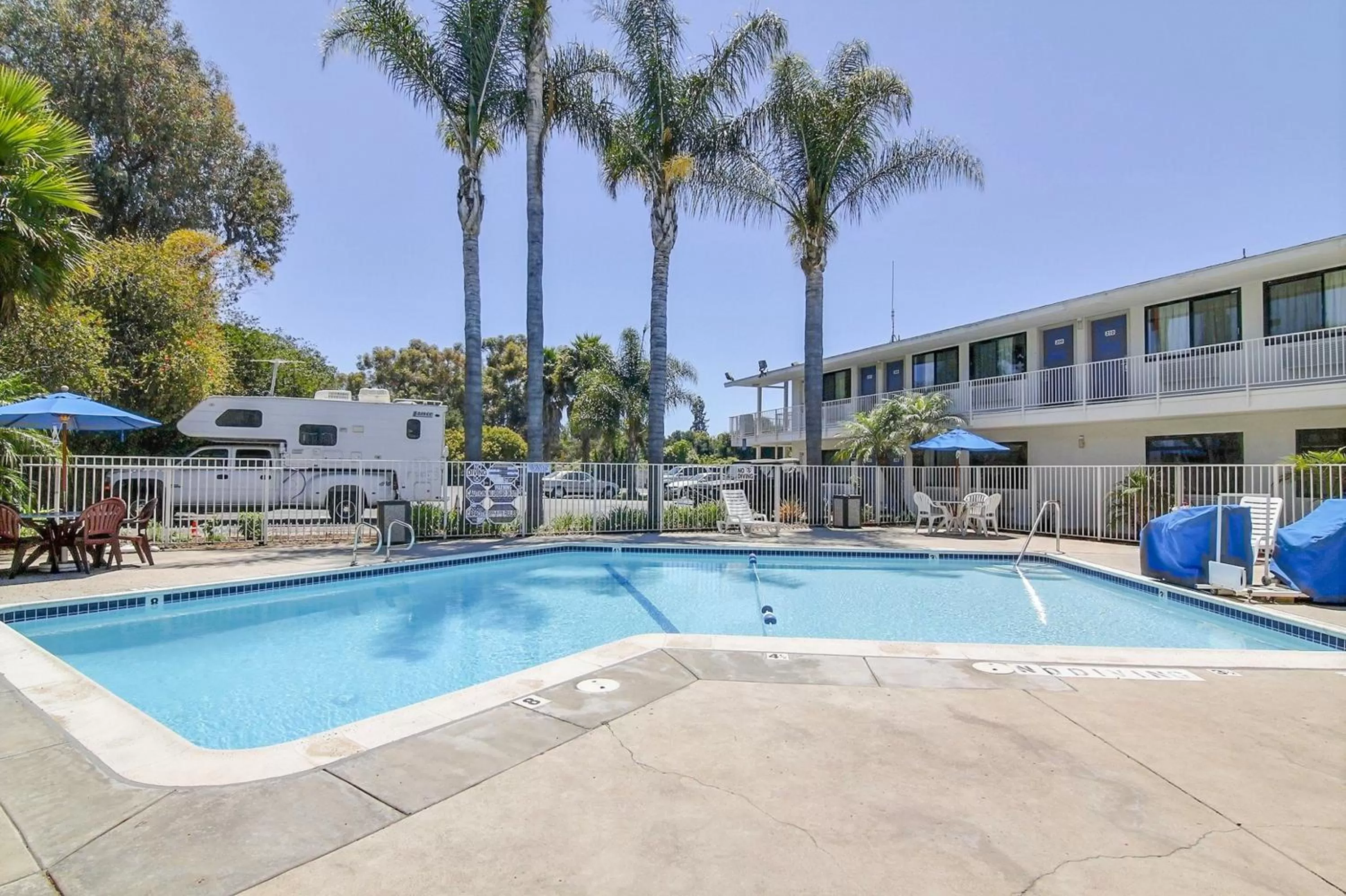 Swimming pool in Motel 6-Goleta, CA - Santa Barbara